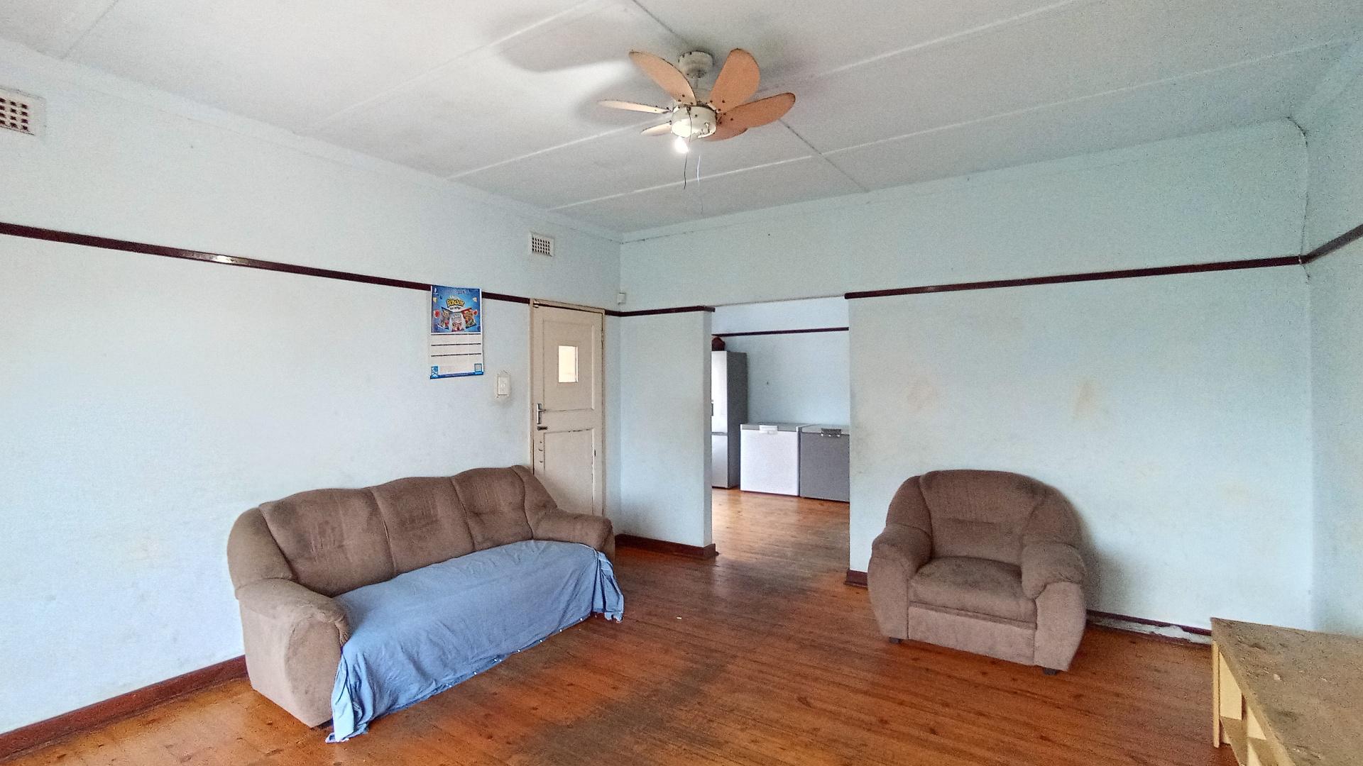 Lounges - 26 square meters of property in Sea View 