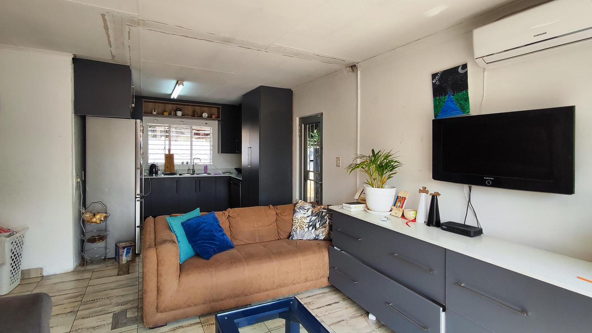 Lounges - 16 square meters of property in Eastleigh