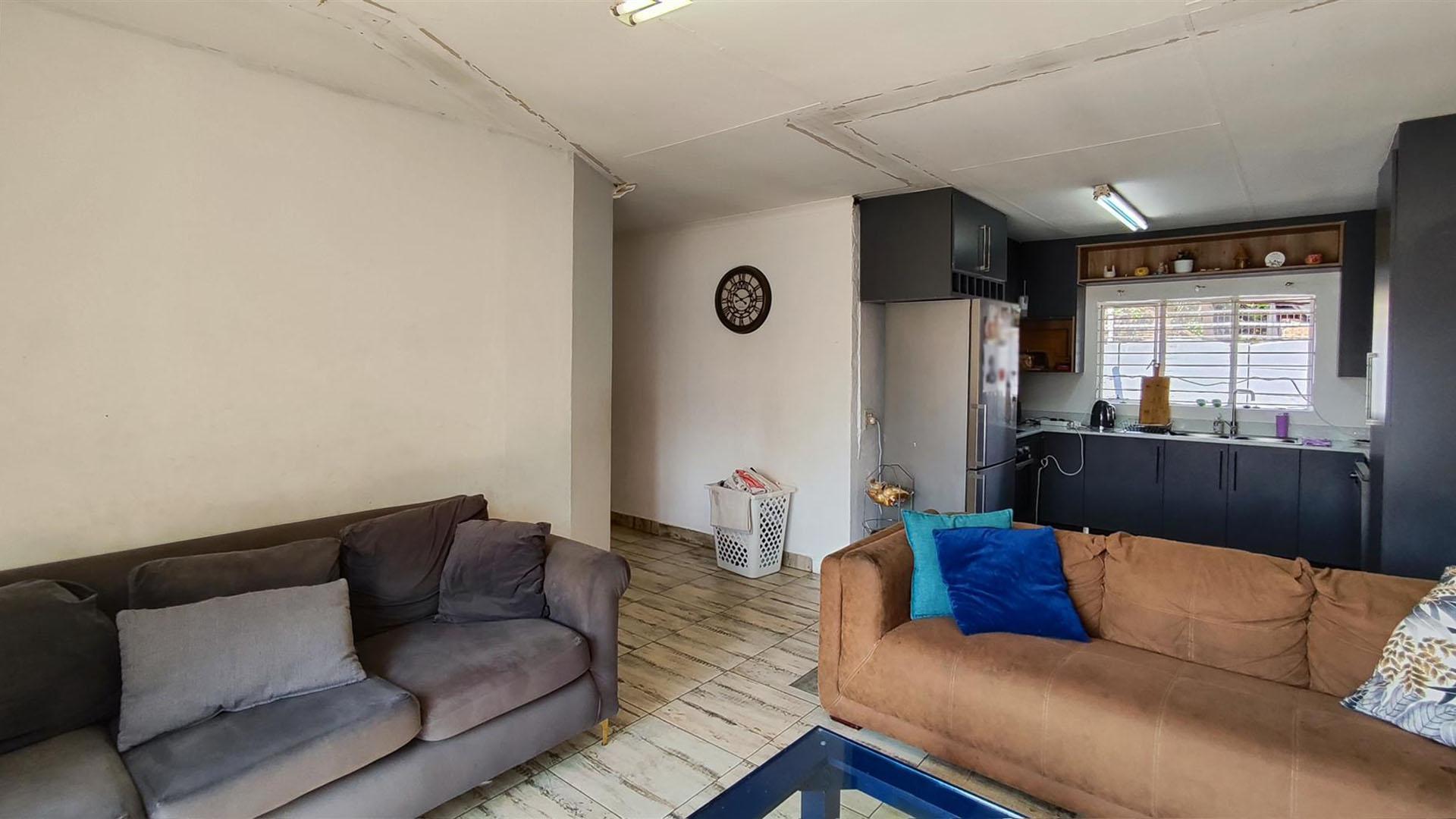 Lounges - 16 square meters of property in Eastleigh