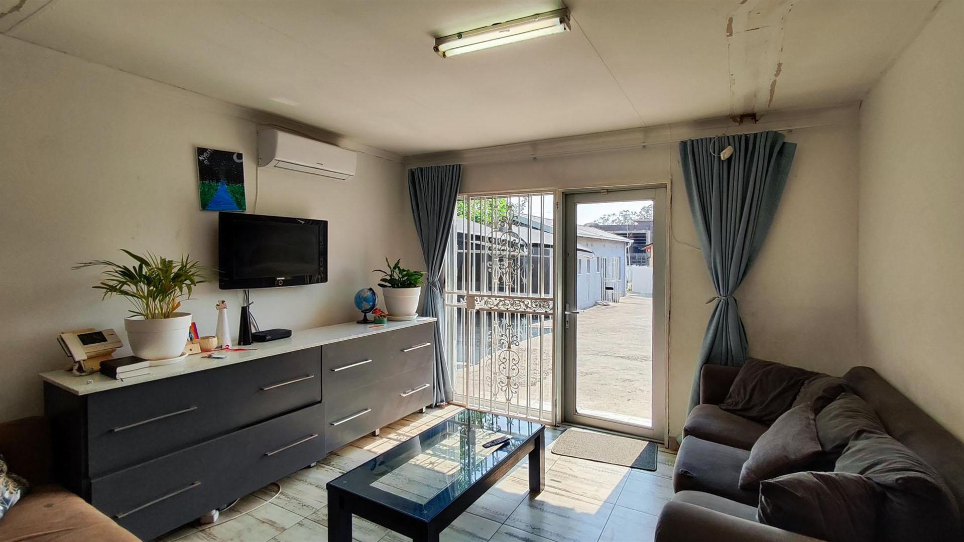 Lounges - 16 square meters of property in Eastleigh