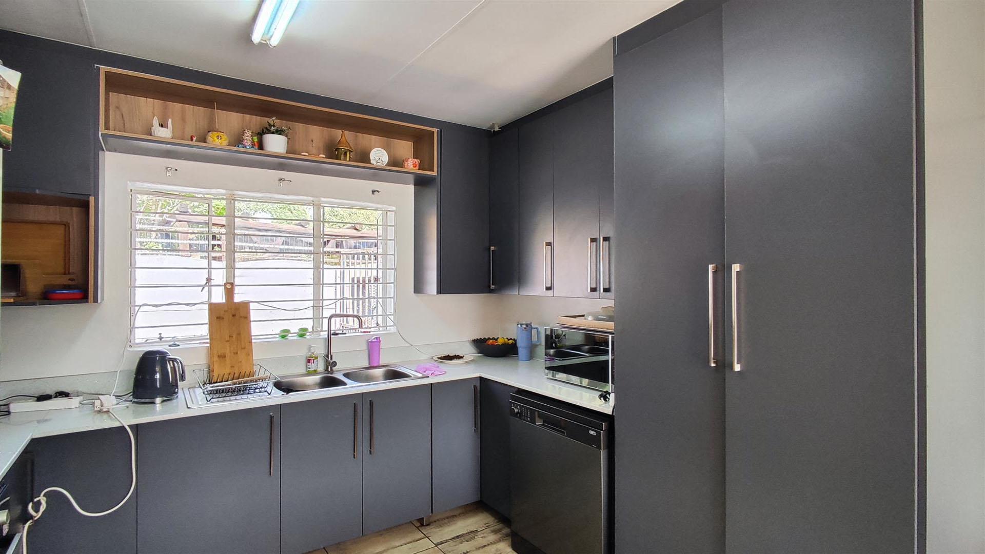 Kitchen - 10 square meters of property in Eastleigh