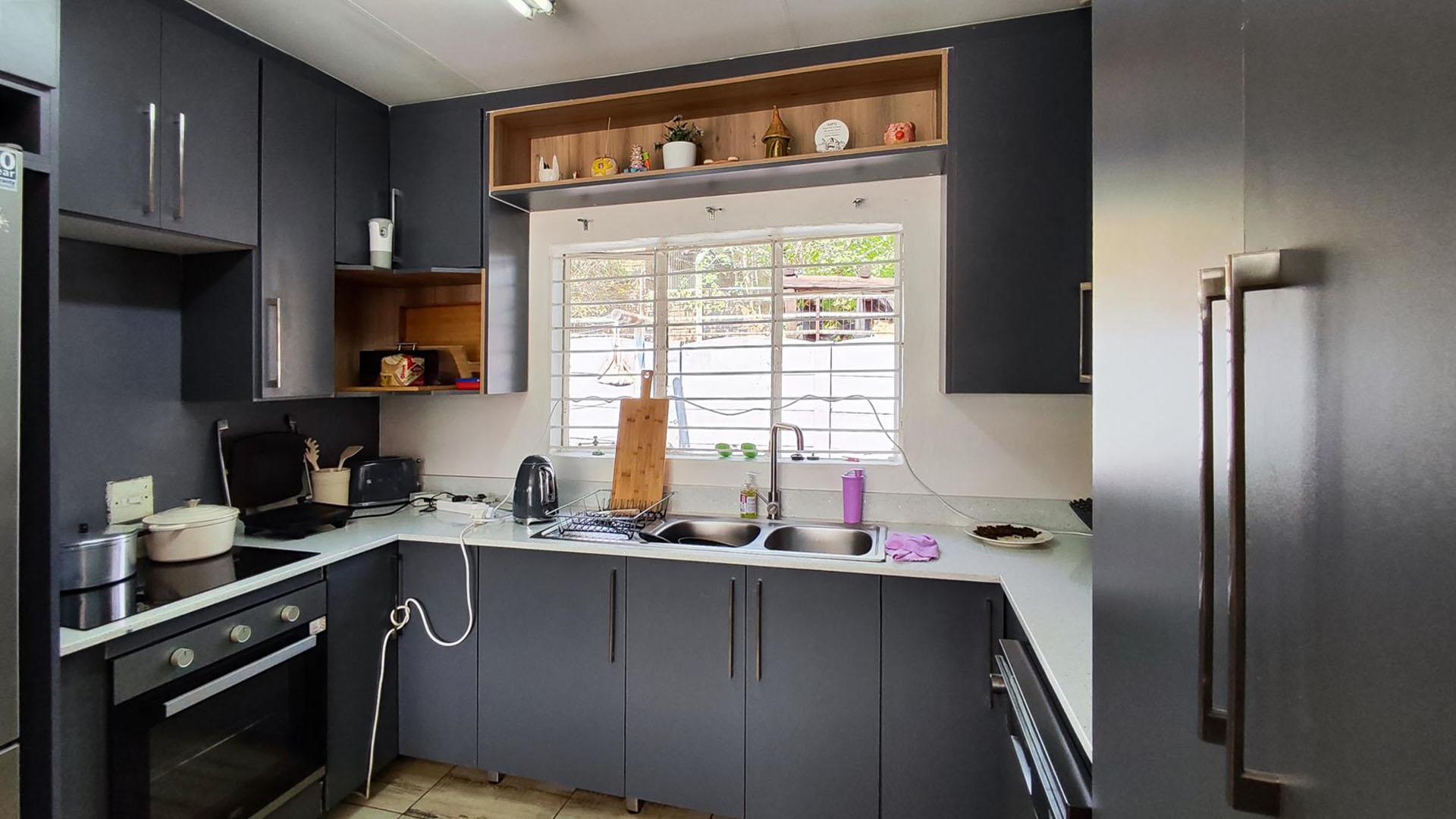 Kitchen - 10 square meters of property in Eastleigh