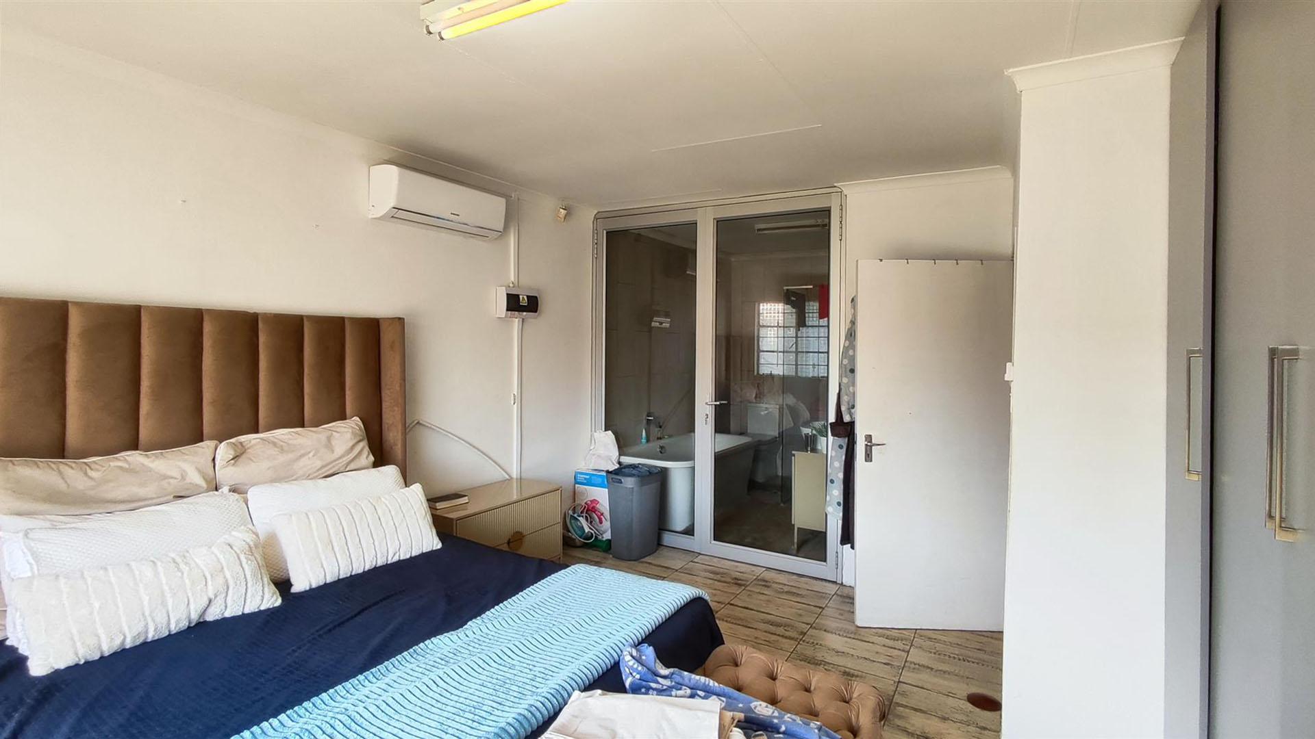 Main Bedroom - 14 square meters of property in Eastleigh