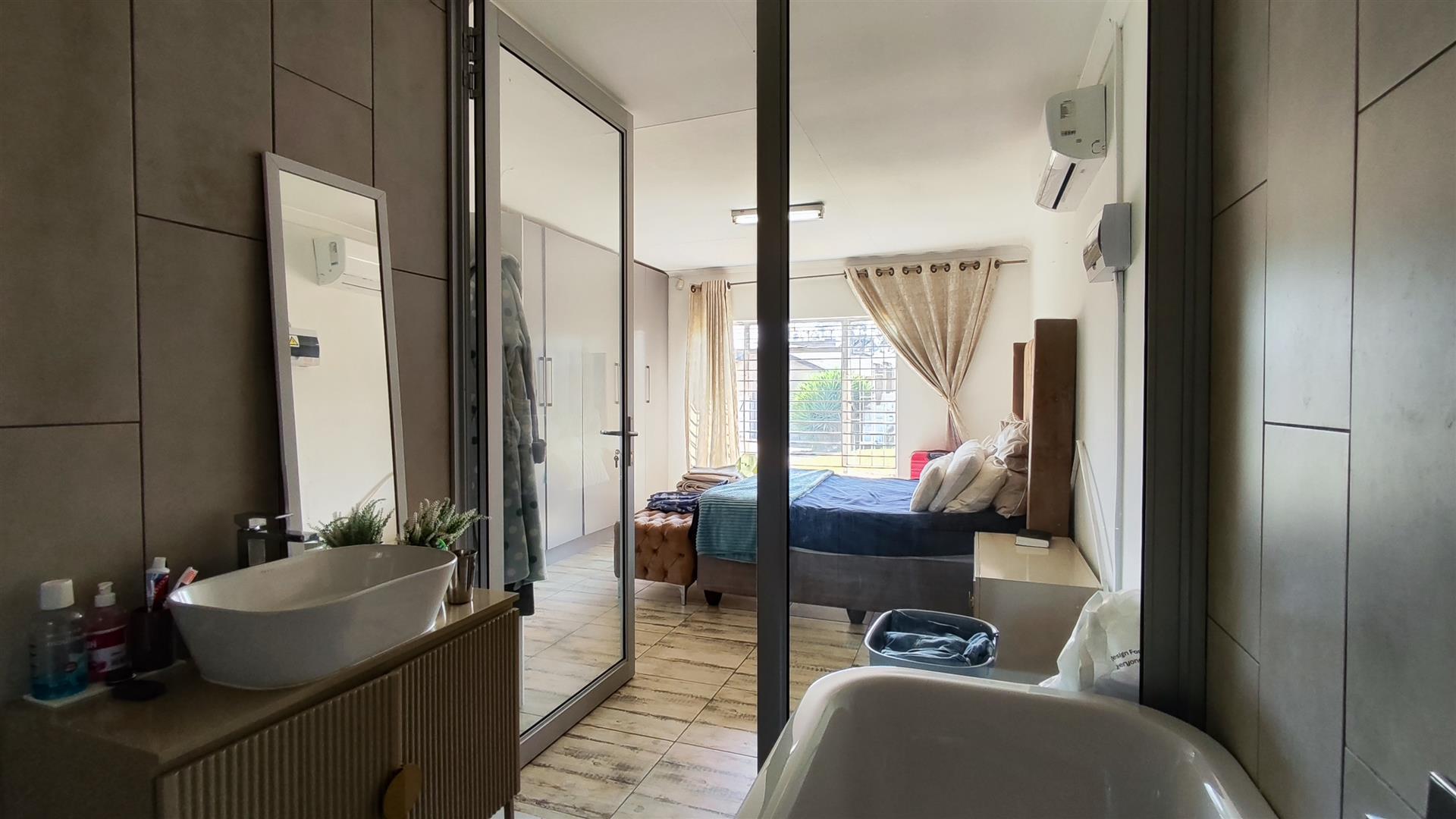 Main Bathroom - 6 square meters of property in Eastleigh