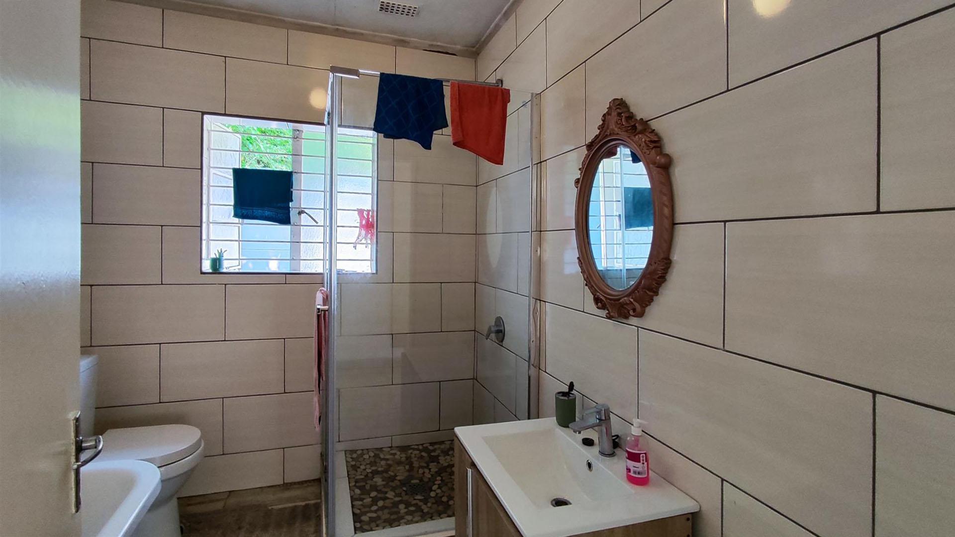 Bathroom 1 - 6 square meters of property in Eastleigh