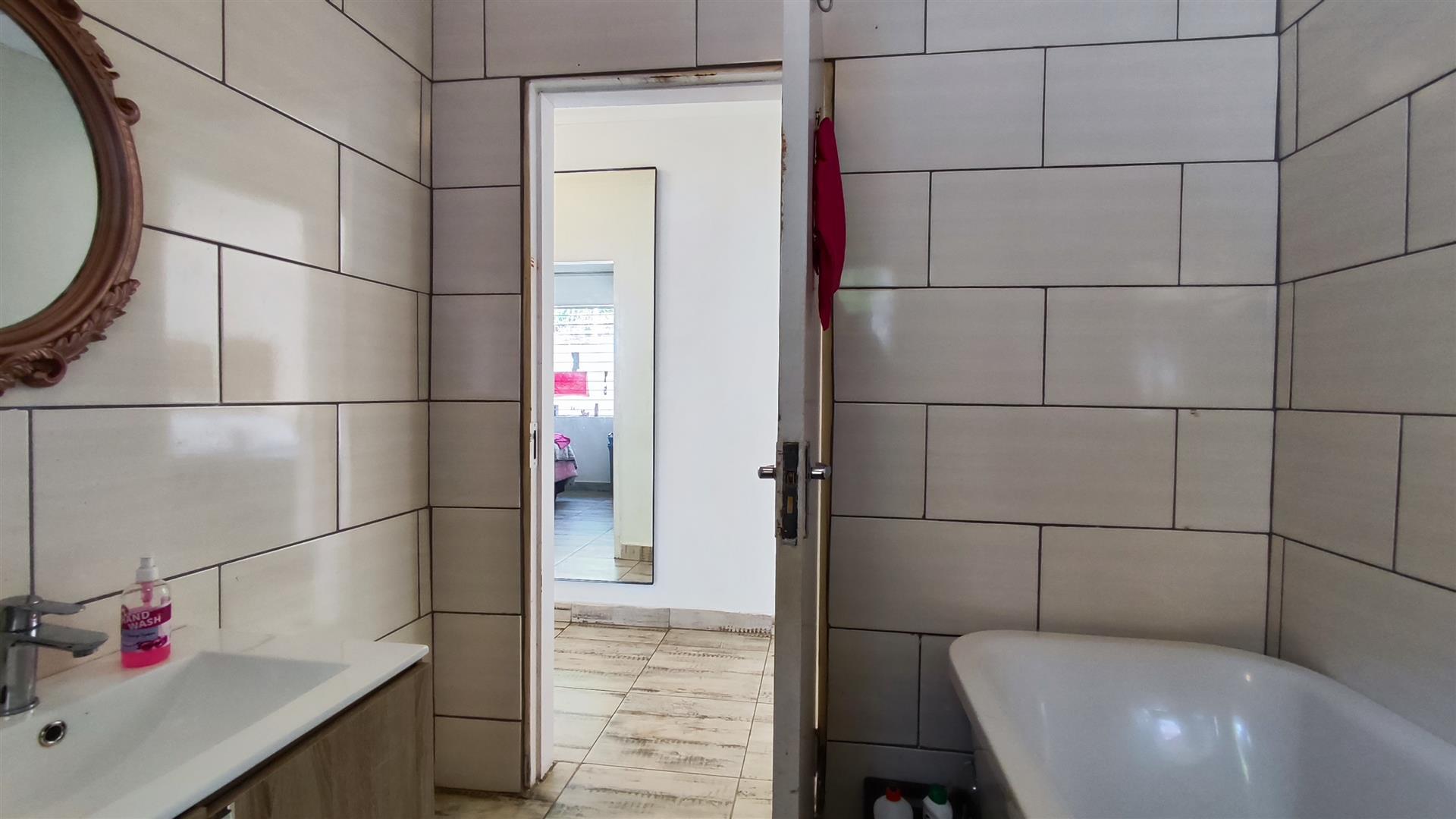 Bathroom 1 - 6 square meters of property in Eastleigh