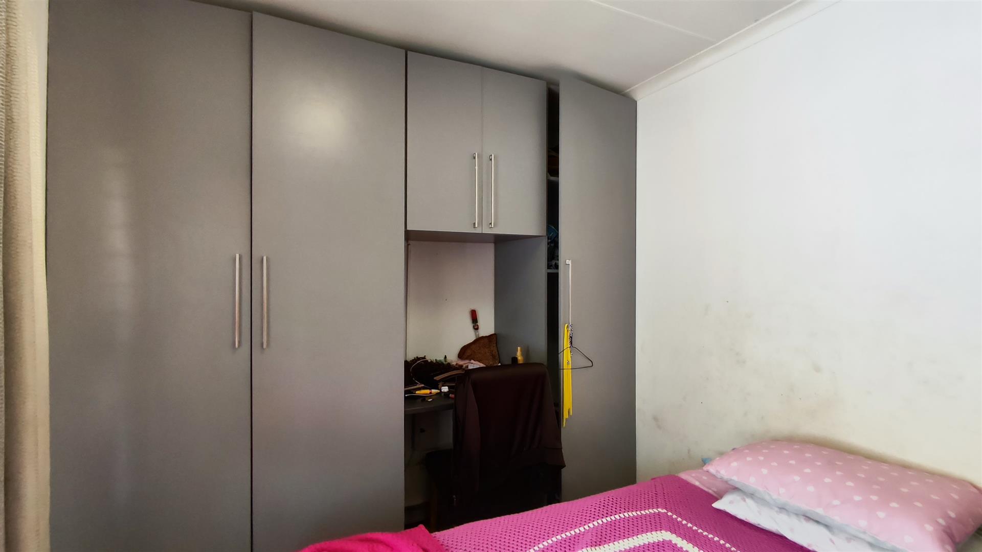 Bed Room 1 - 8 square meters of property in Eastleigh