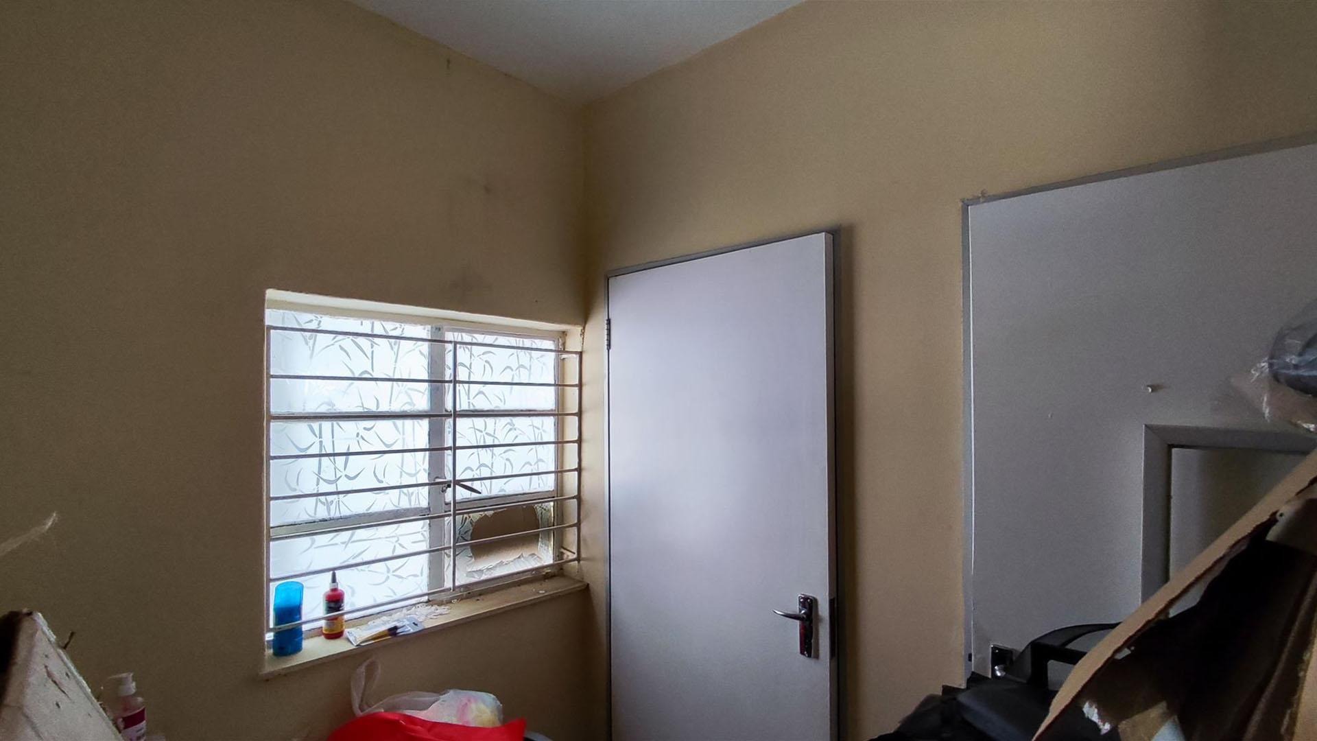 Bed Room 1 - 8 square meters of property in Eastleigh