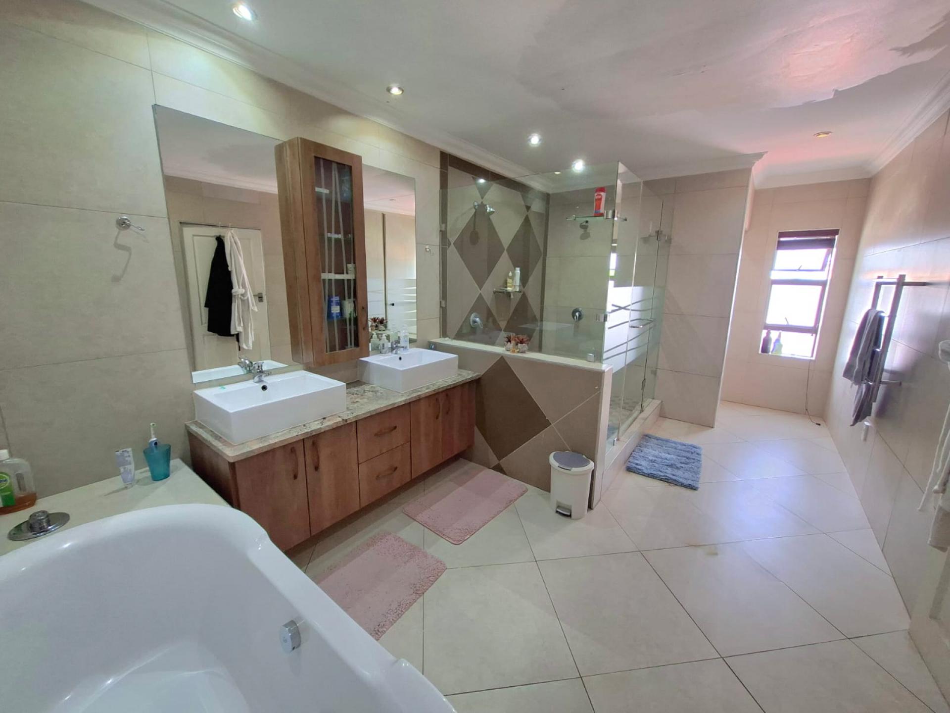 Main Bathroom - 20 square meters of property in The Wilds Estate