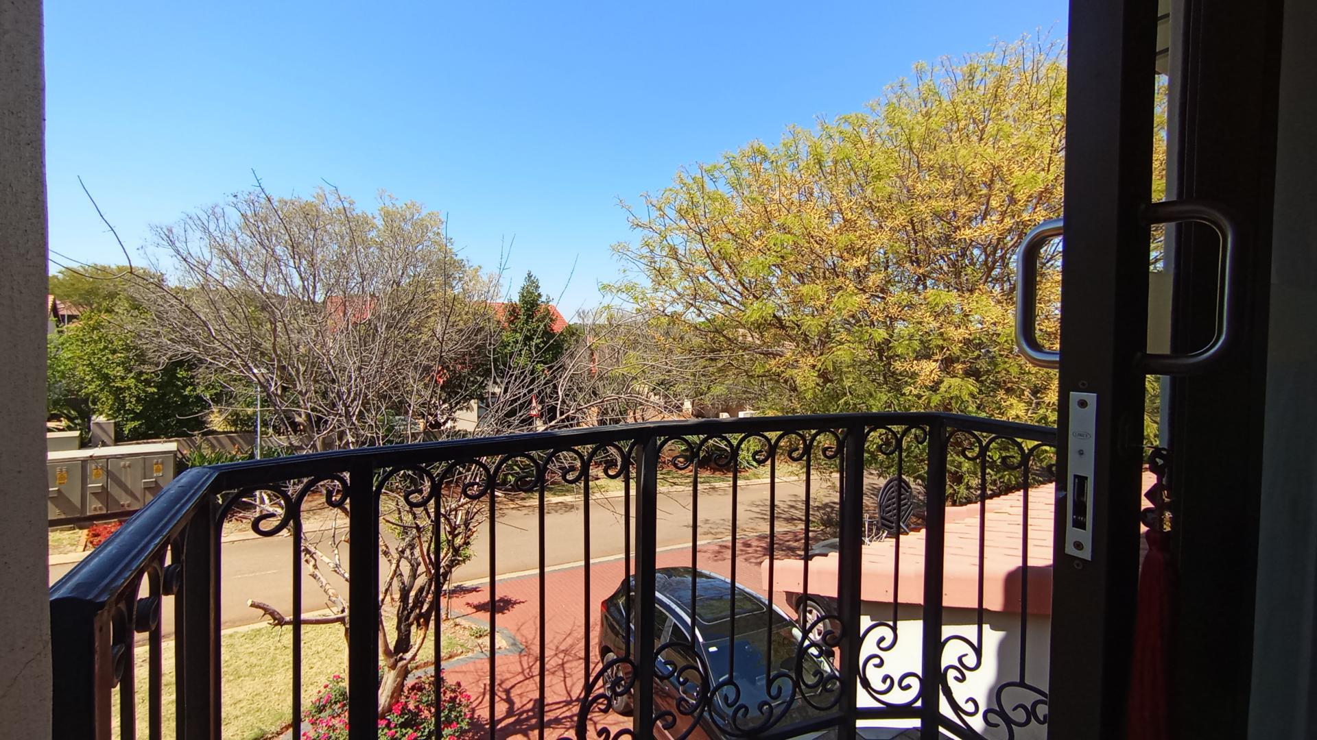 Balcony - 6 square meters of property in The Wilds Estate