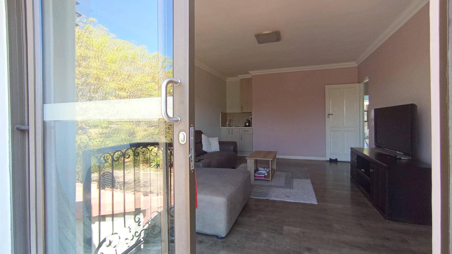 Balcony - 6 square meters of property in The Wilds Estate