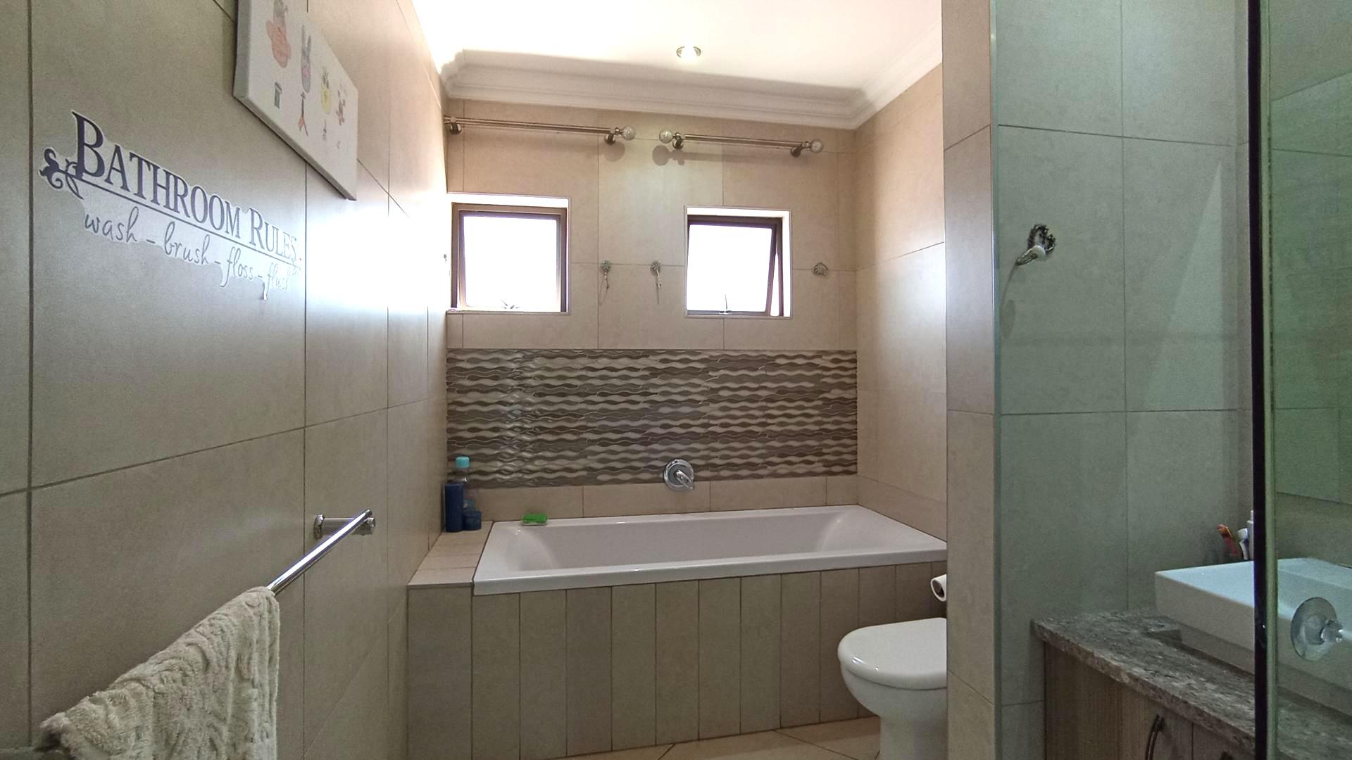 Bathroom 2 - 9 square meters of property in The Wilds Estate