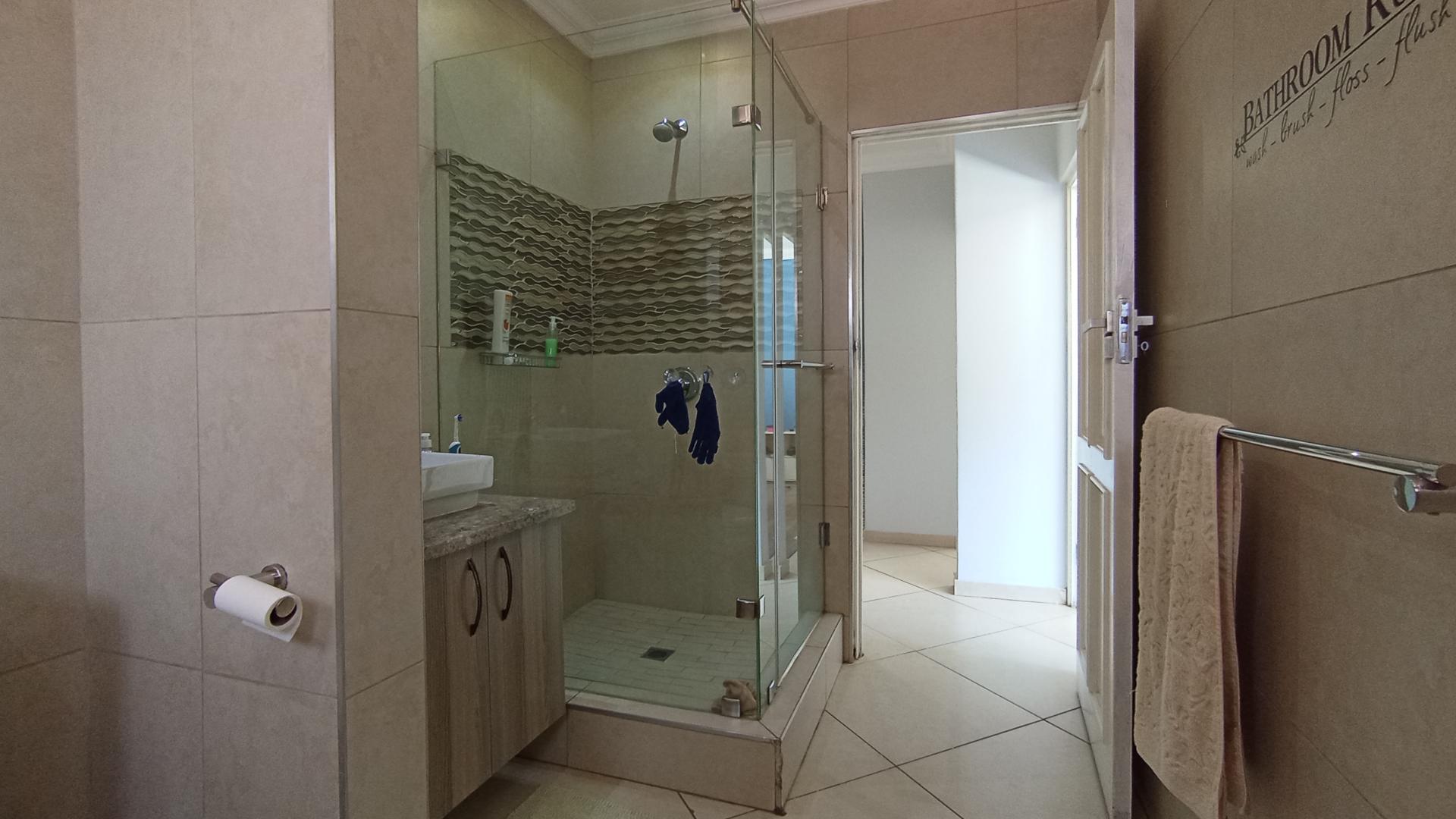 Bathroom 2 - 9 square meters of property in The Wilds Estate