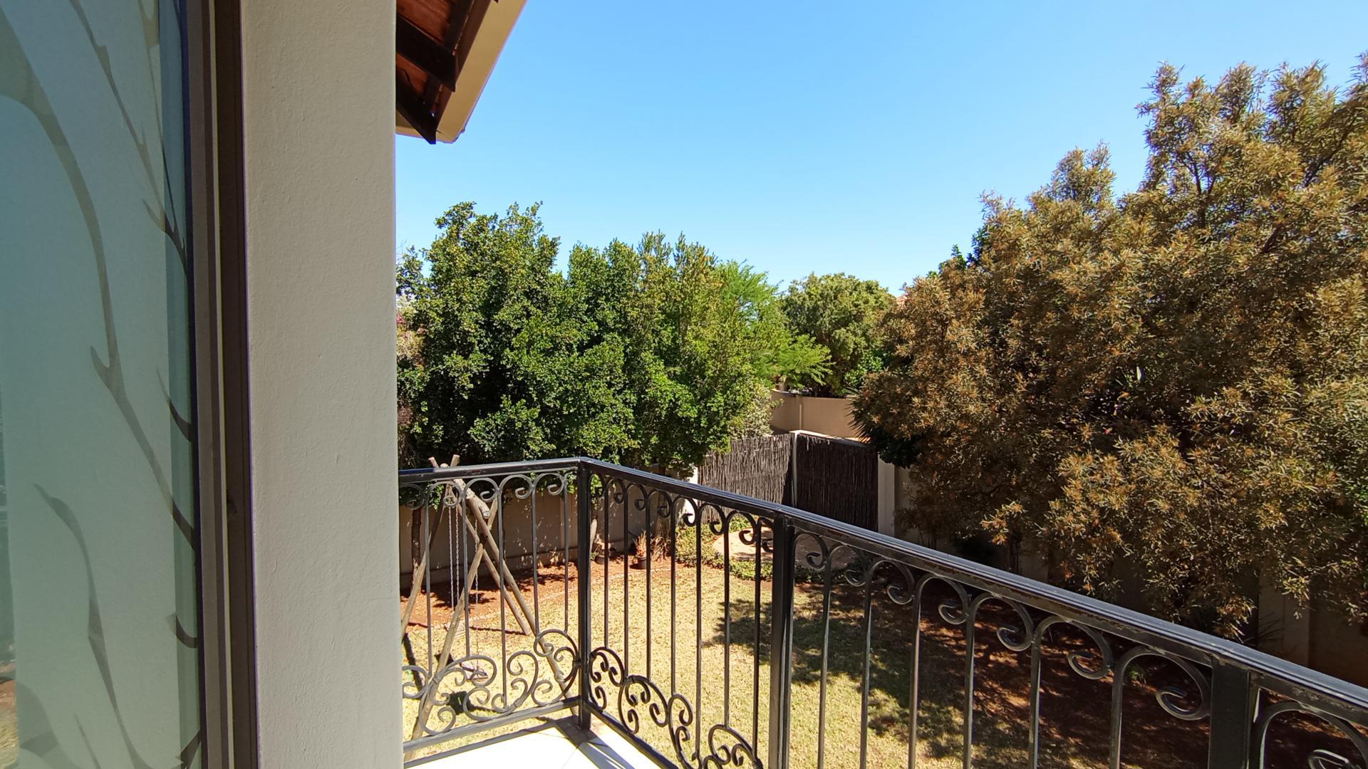 Balcony - 6 square meters of property in The Wilds Estate