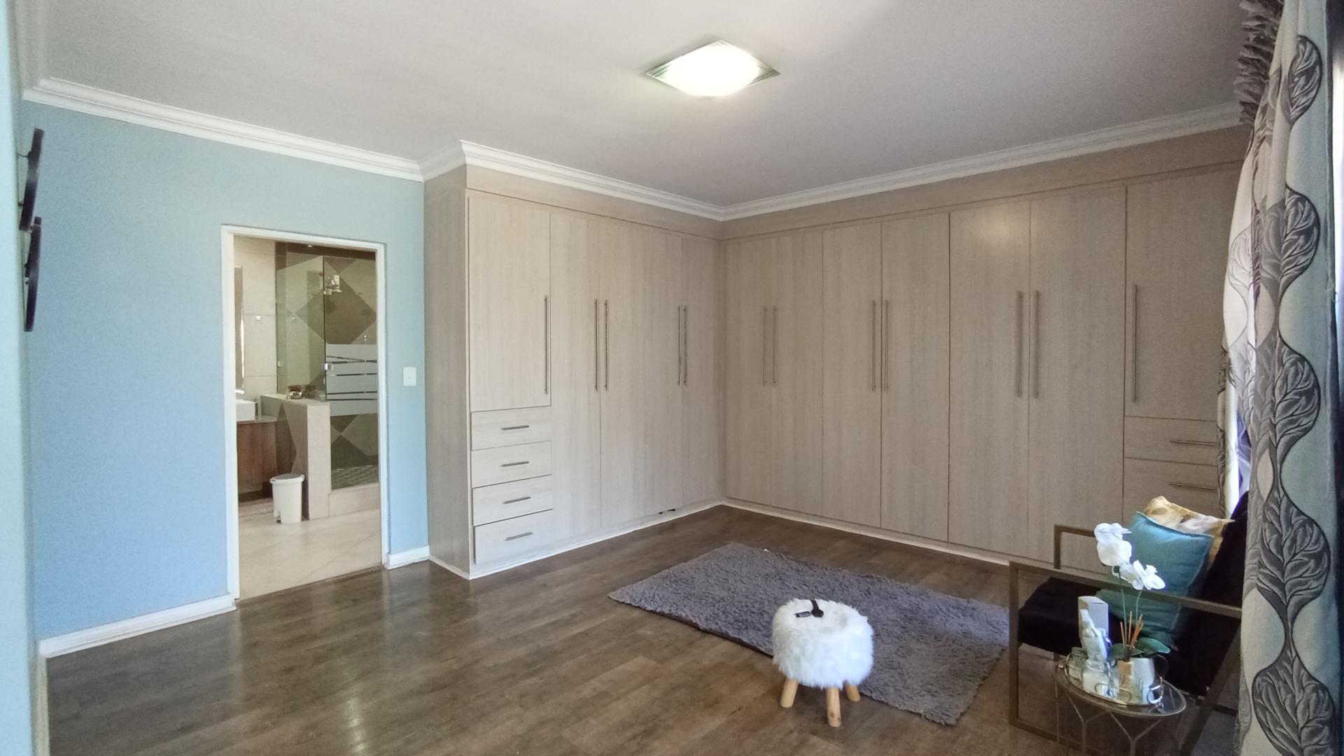 Spaces - 54 square meters of property in The Wilds Estate