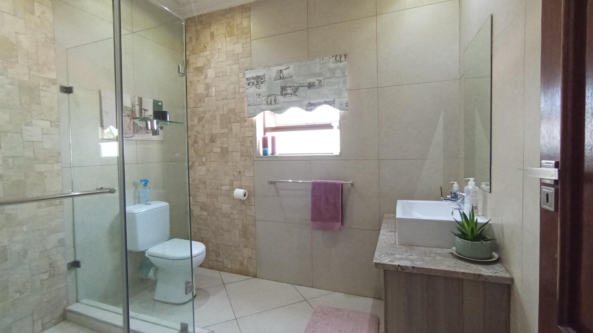 Bathroom 1 - 8 square meters of property in The Wilds Estate