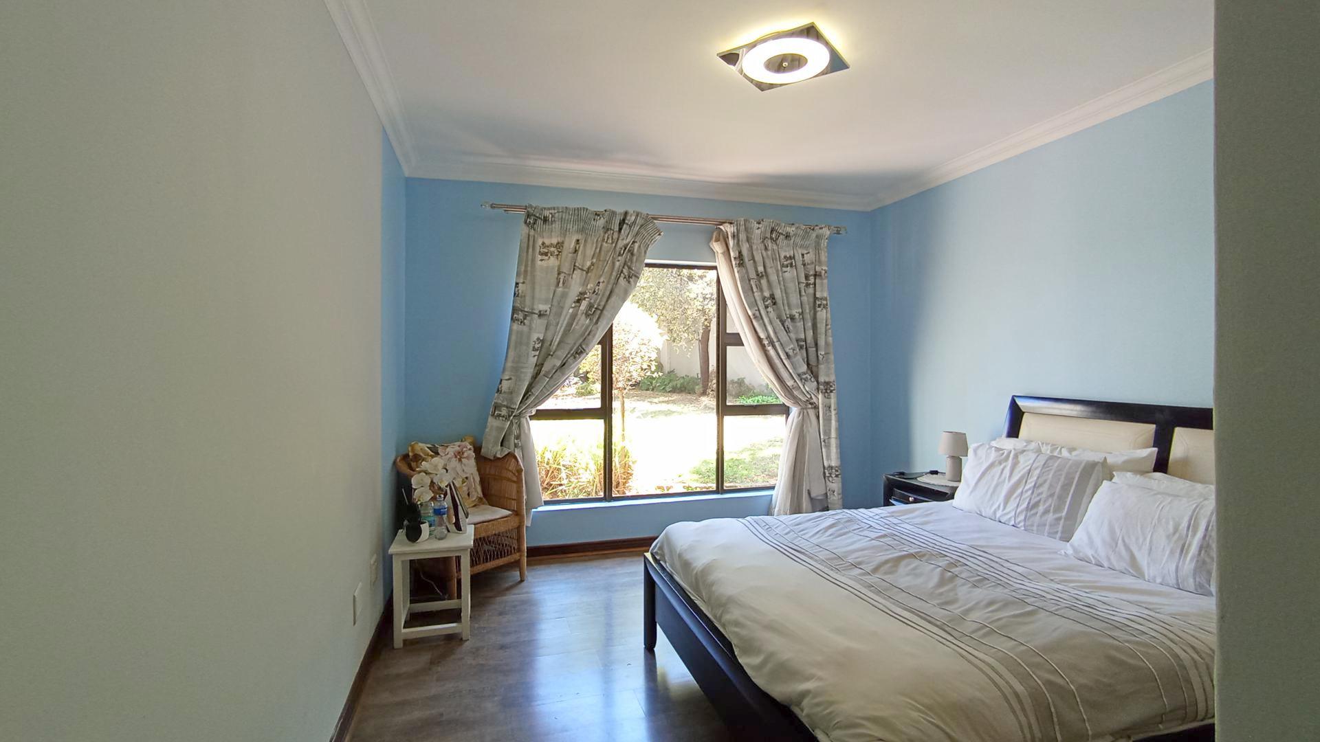 Bed Room 1 - 21 square meters of property in The Wilds Estate