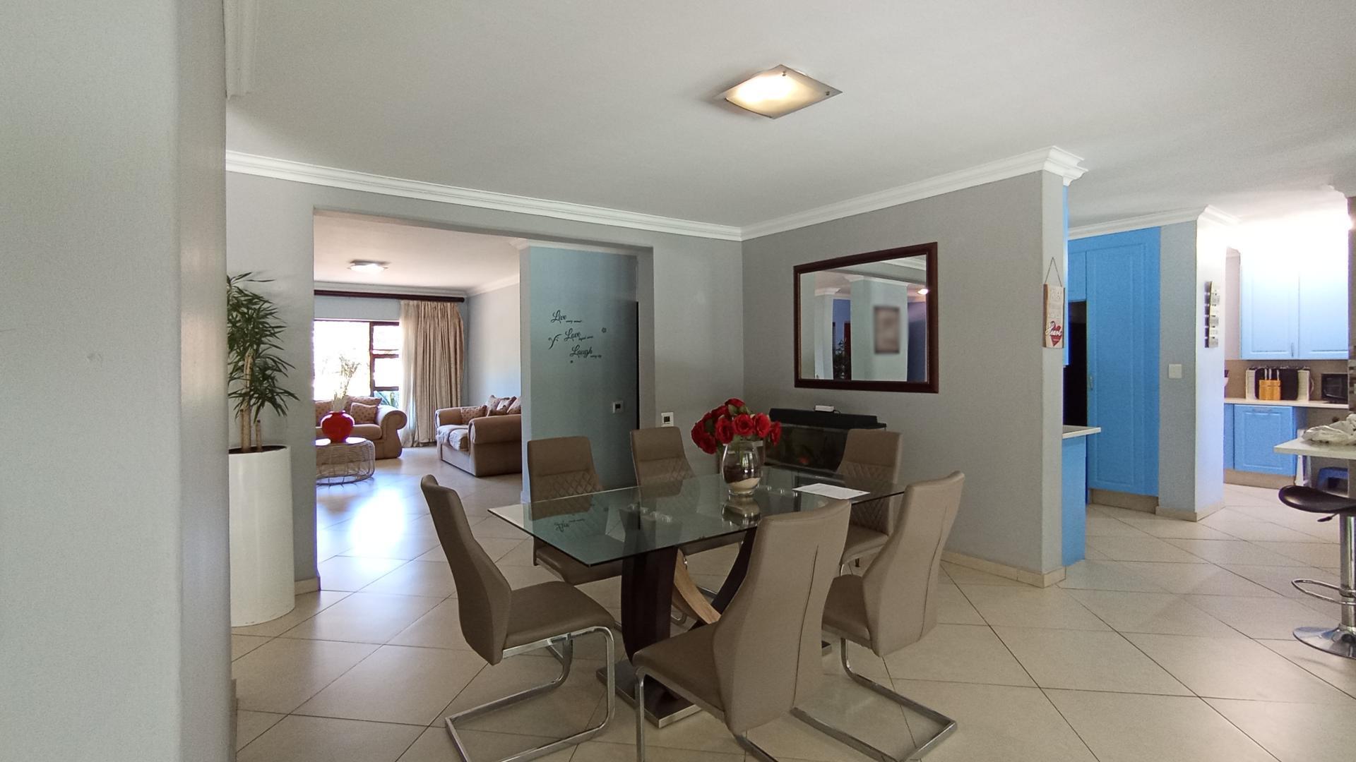 Dining Room - 25 square meters of property in The Wilds Estate