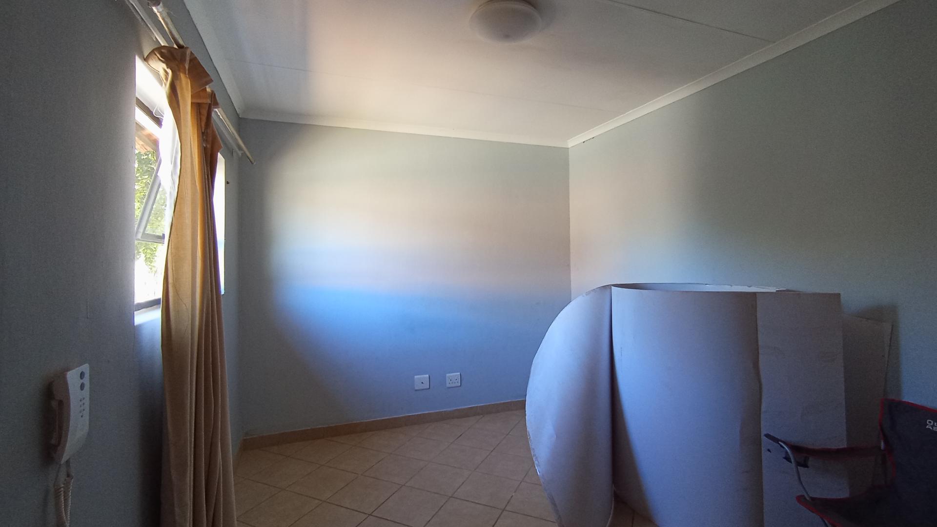 Flatlet - 15 square meters of property in The Wilds Estate