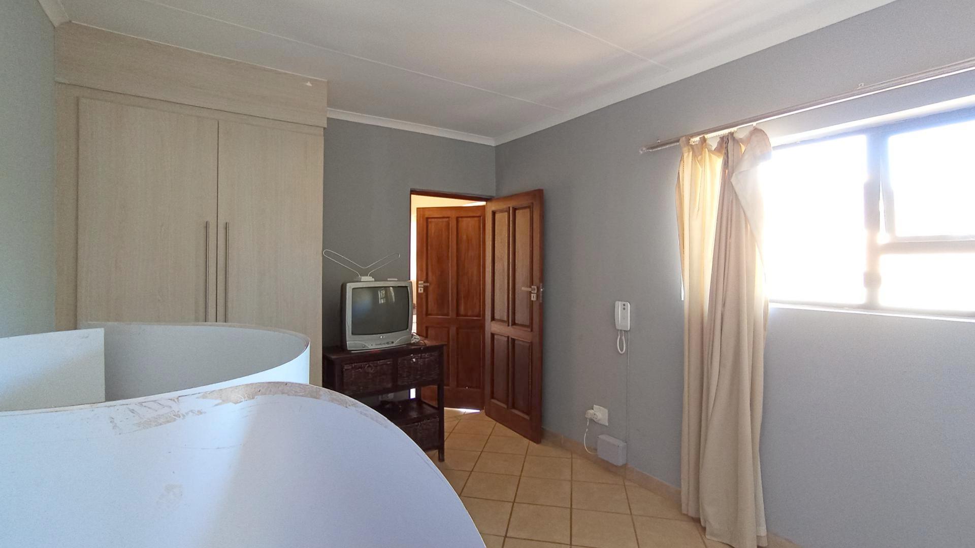 Flatlet - 15 square meters of property in The Wilds Estate