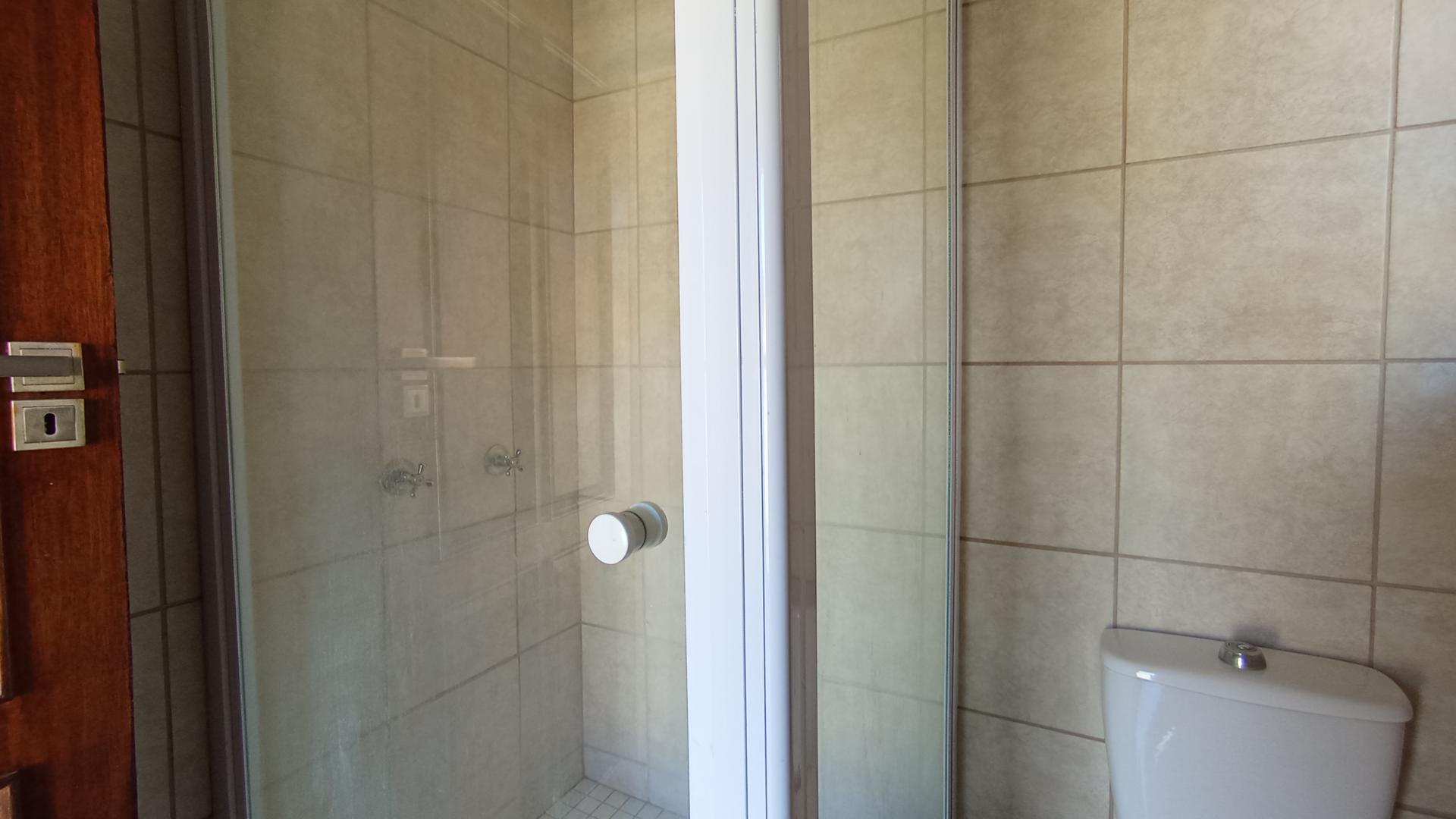 Bathroom 3+ - 4 square meters of property in The Wilds Estate