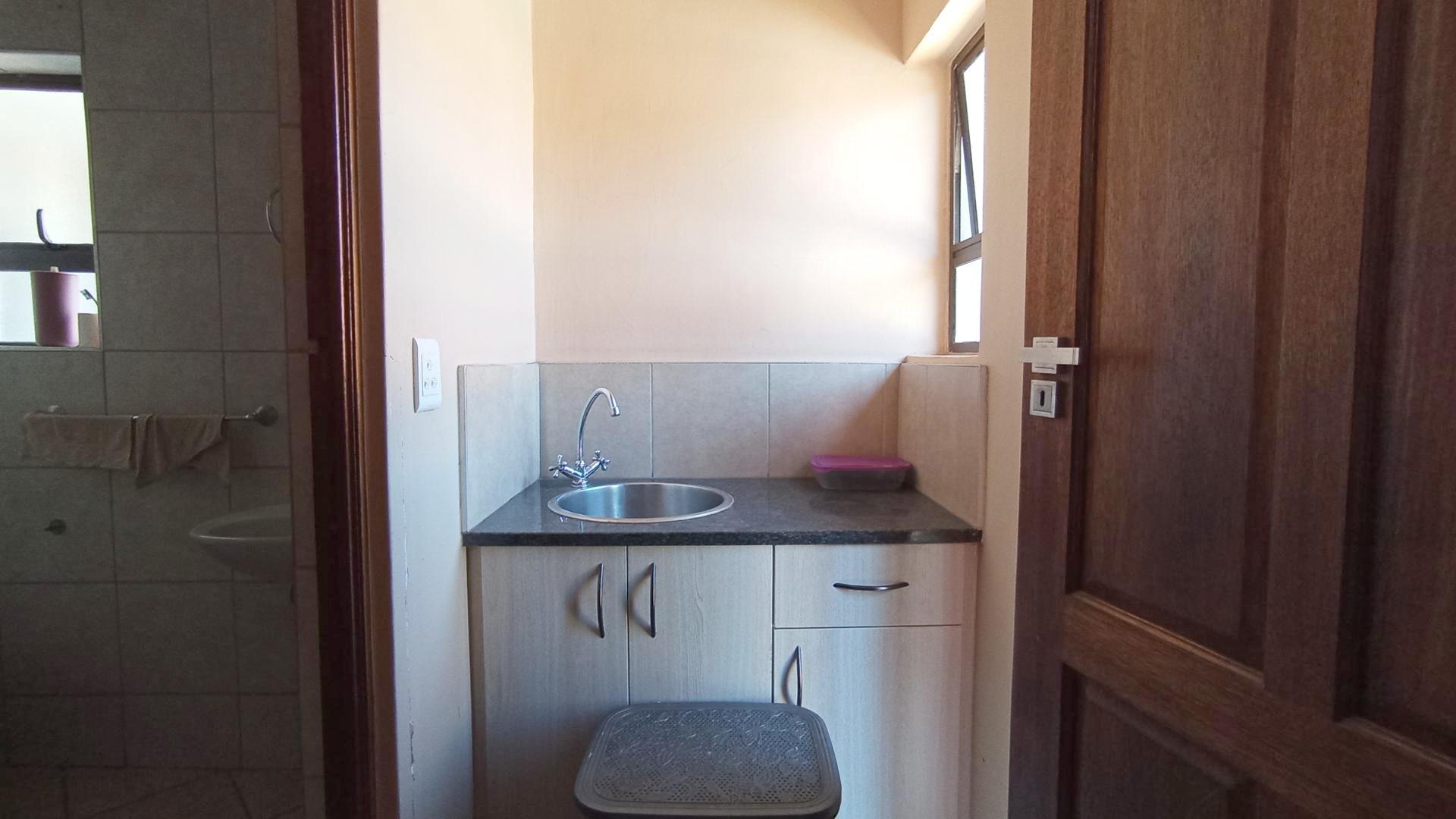 Kitchen - 31 square meters of property in The Wilds Estate