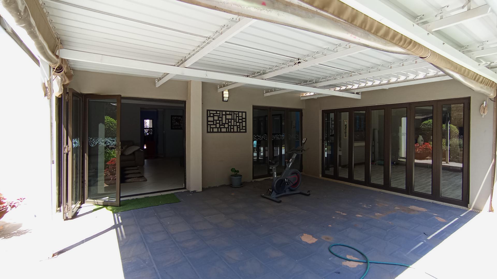 Patio - 47 square meters of property in The Wilds Estate