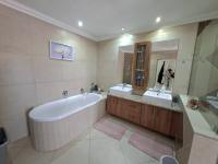 Bathroom 1 of property in The Wilds Estate