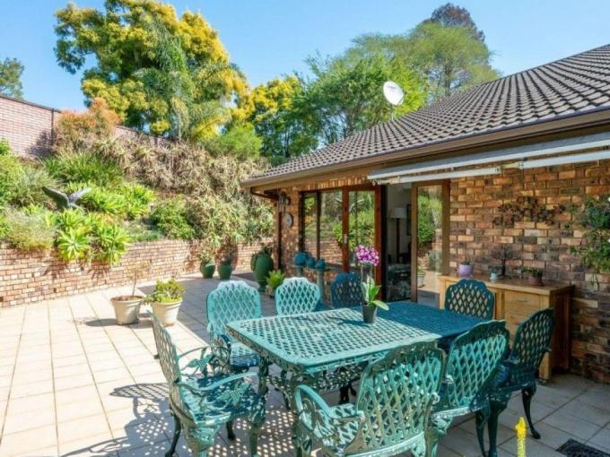 3 Bedroom Simplex for Sale For Sale in Cowies Hill Park - MR692657