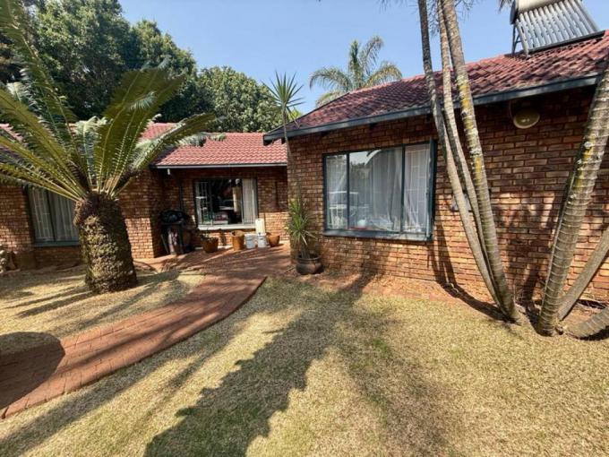 4 Bedroom House for Sale For Sale in Rooihuiskraal - MR692663