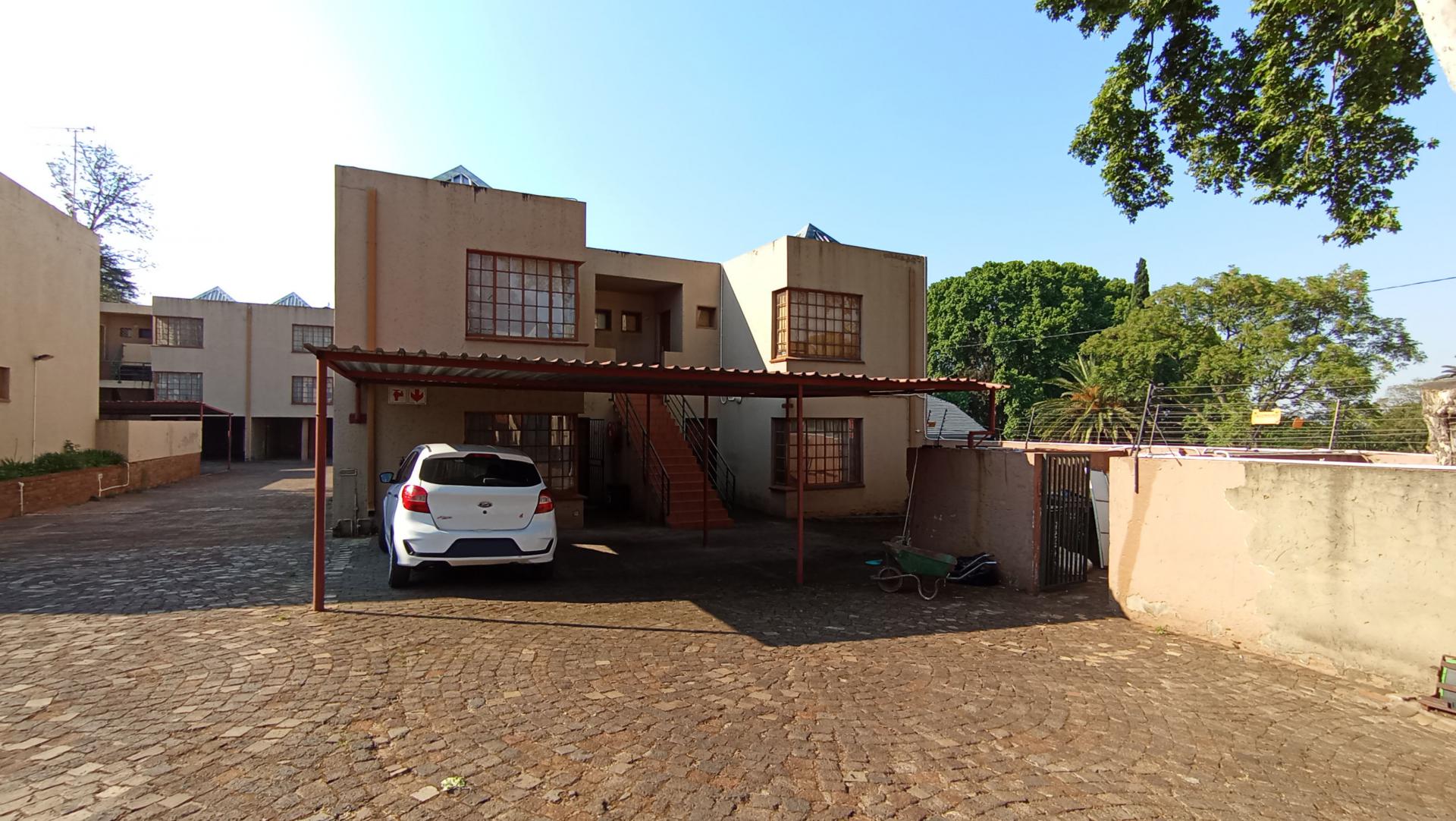 Front View of property in Houghton Estate