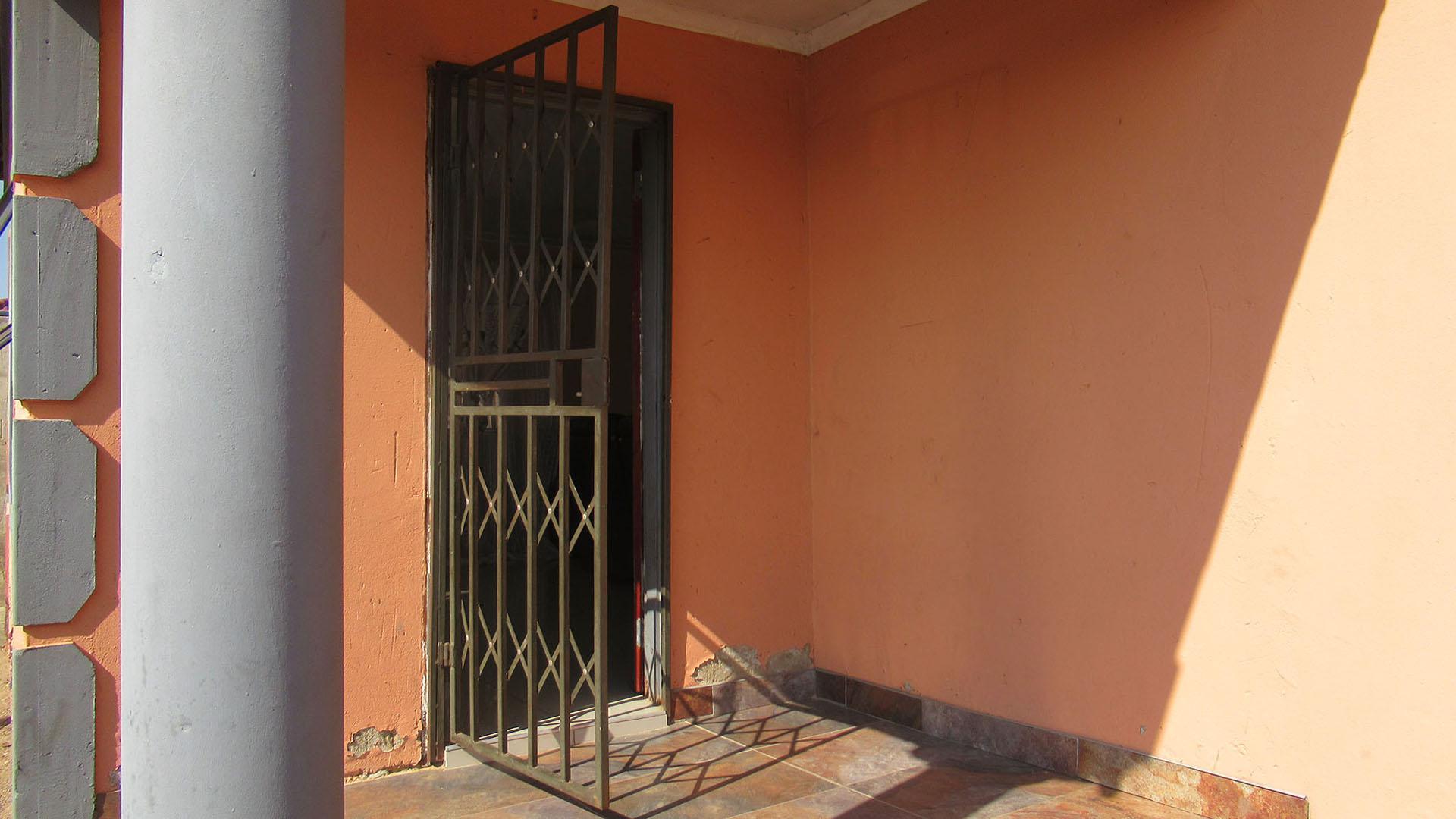 Front View of property in Witpoortjie