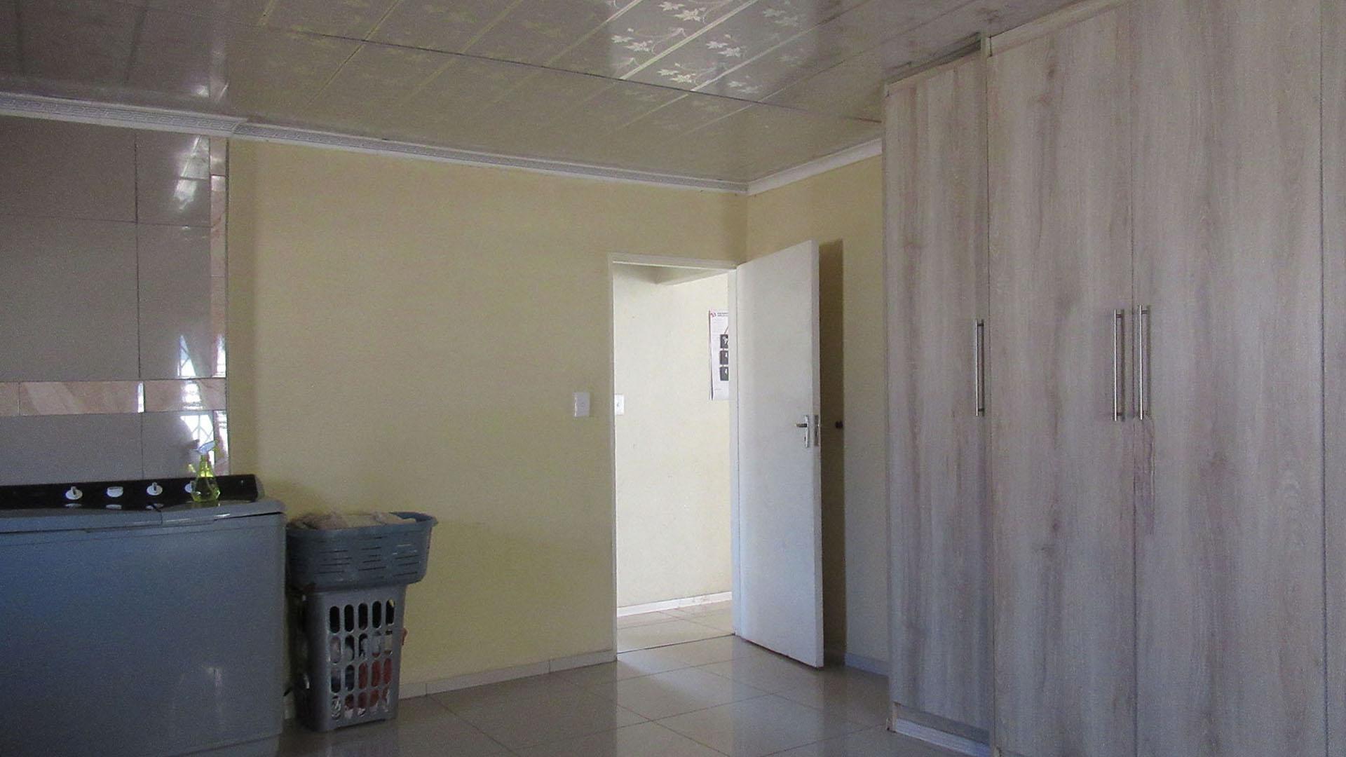 Main Bedroom - 30 square meters of property in Witpoortjie