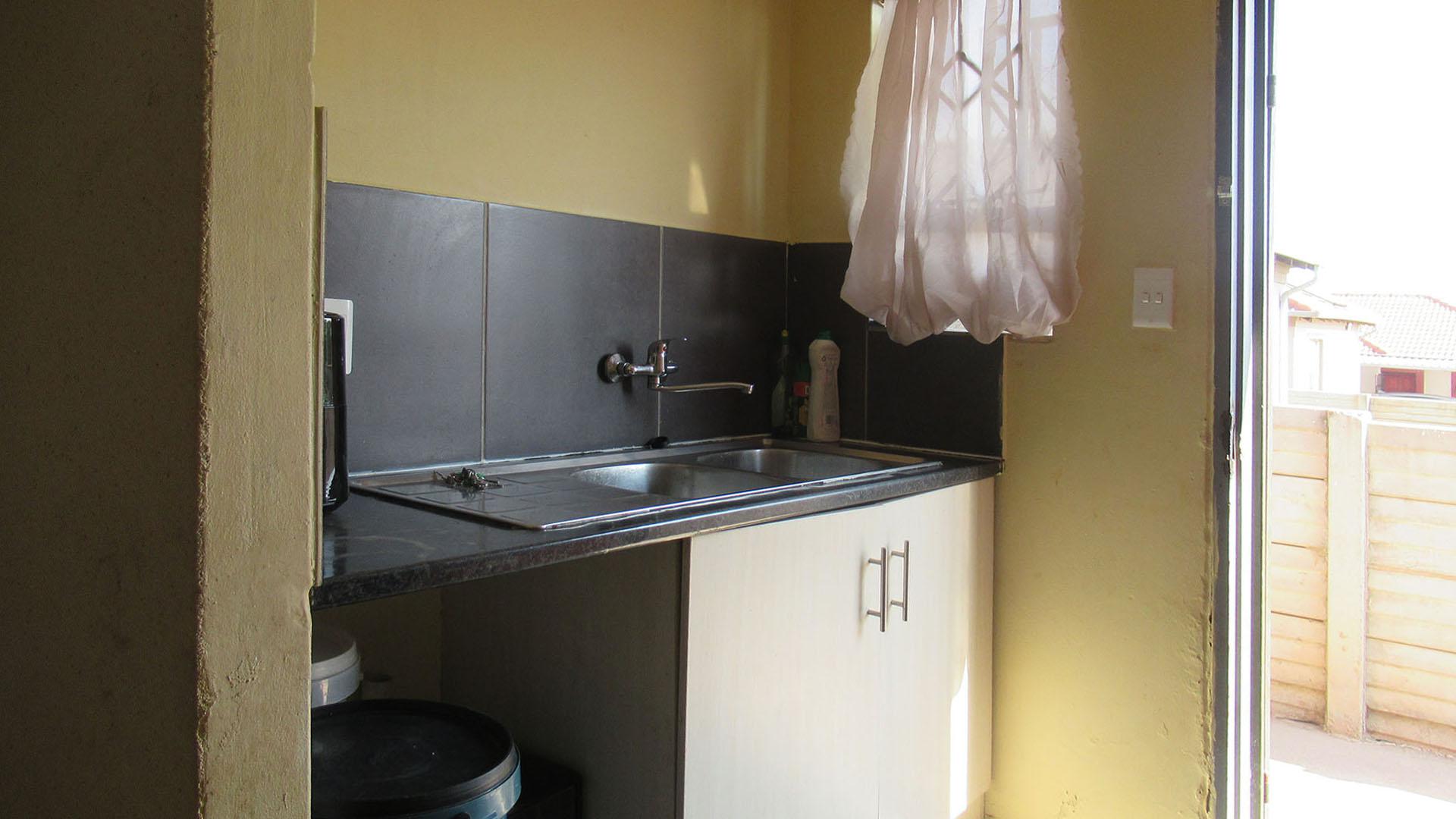 Kitchen - 5 square meters of property in Witpoortjie