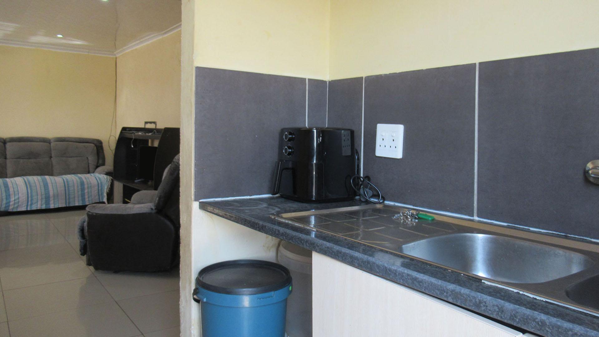 Kitchen - 5 square meters of property in Witpoortjie