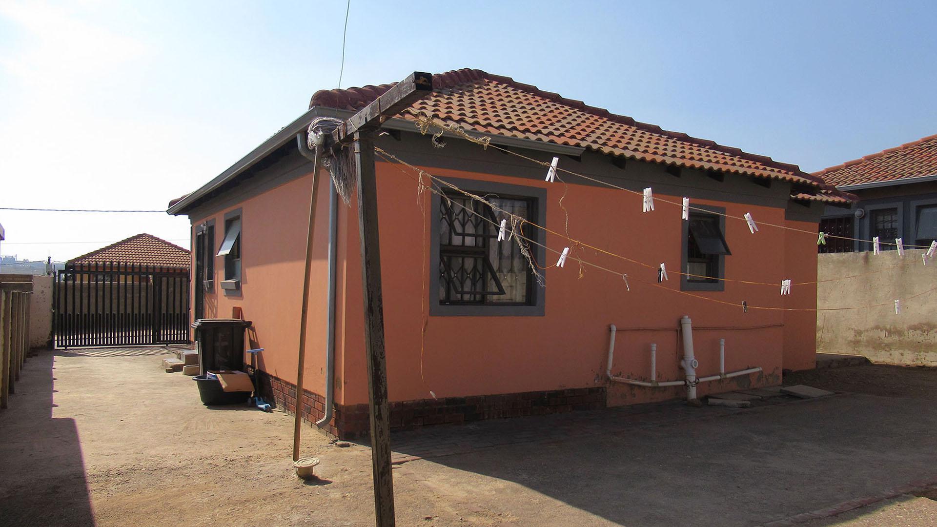 Backyard of property in Witpoortjie