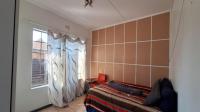 Bed Room 1 - 16 square meters of property in Sonneveld