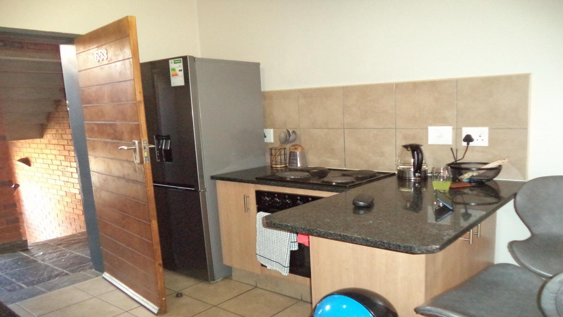 Kitchen of property in Alveda