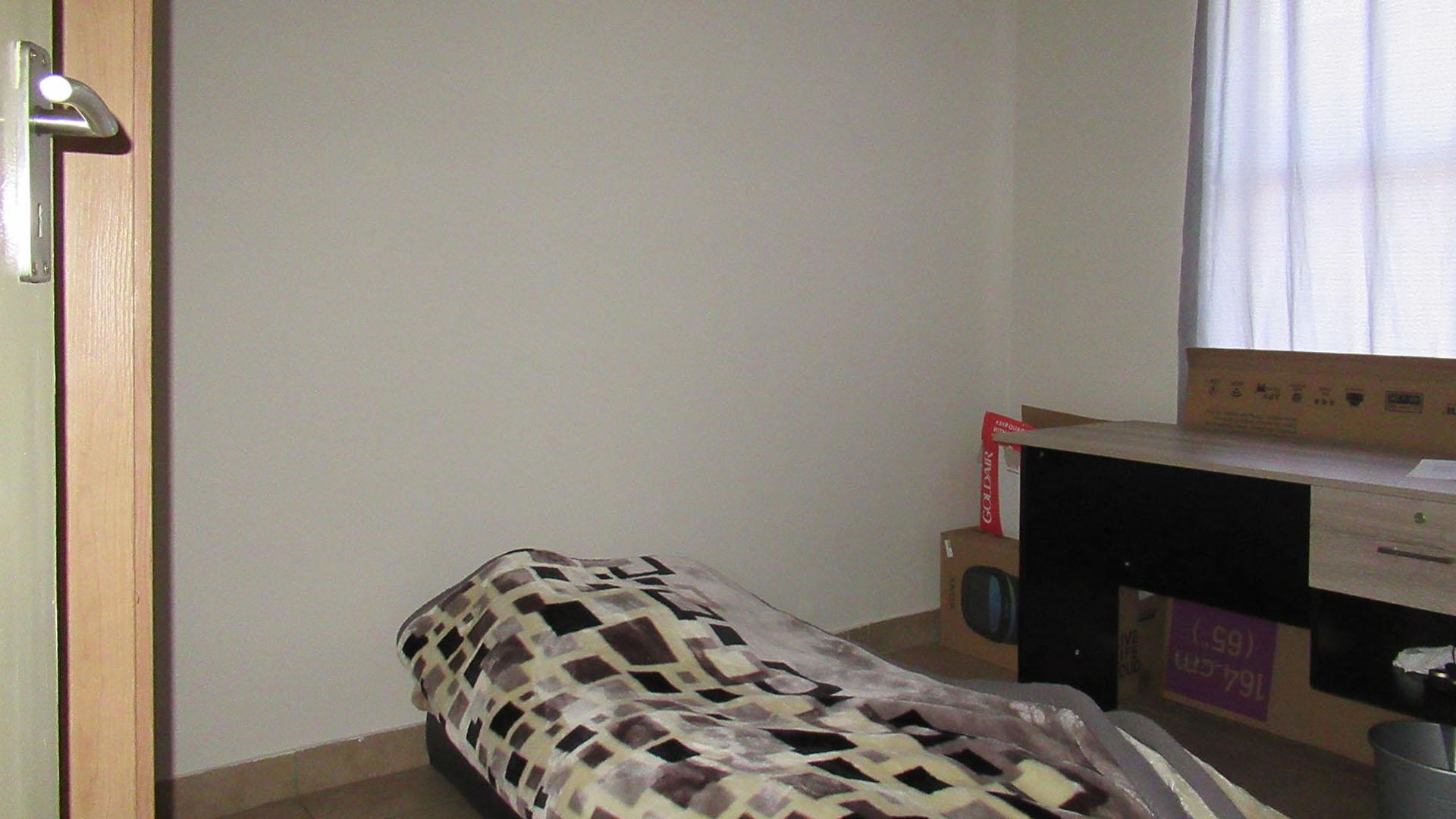 Bed Room 1 - 8 square meters of property in Alveda