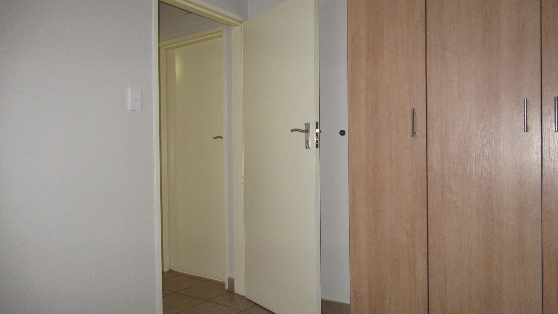 Bed Room 1 - 8 square meters of property in Alveda