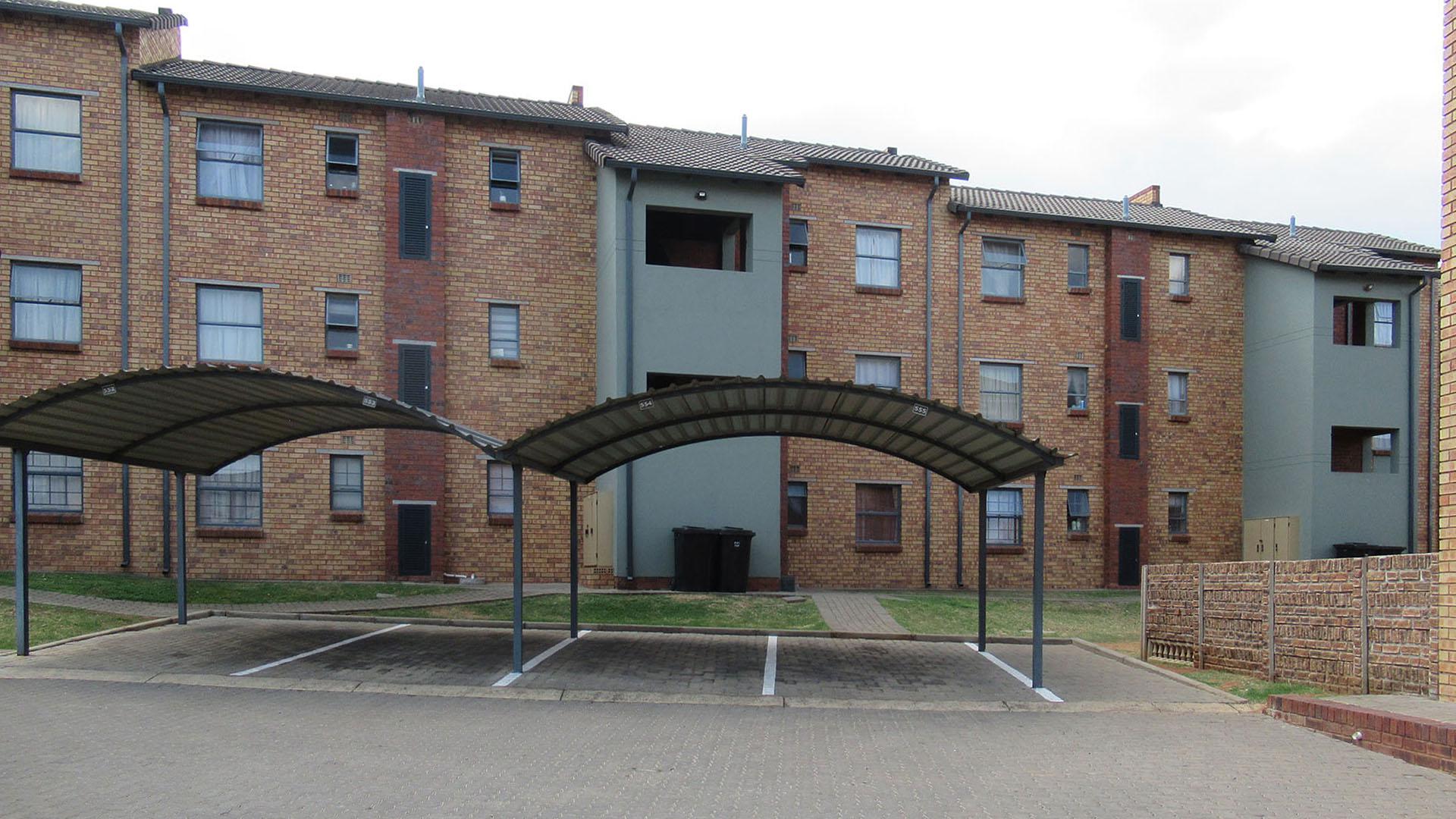 Front View of property in Alveda