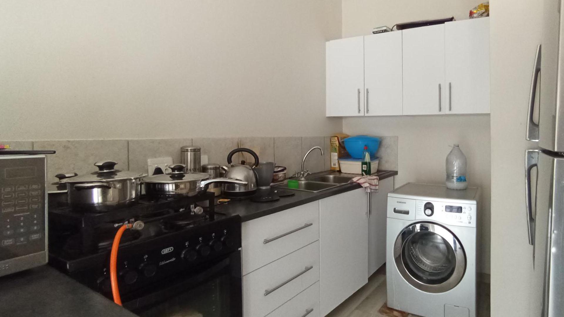 Kitchen - 6 square meters of property in Eldorette