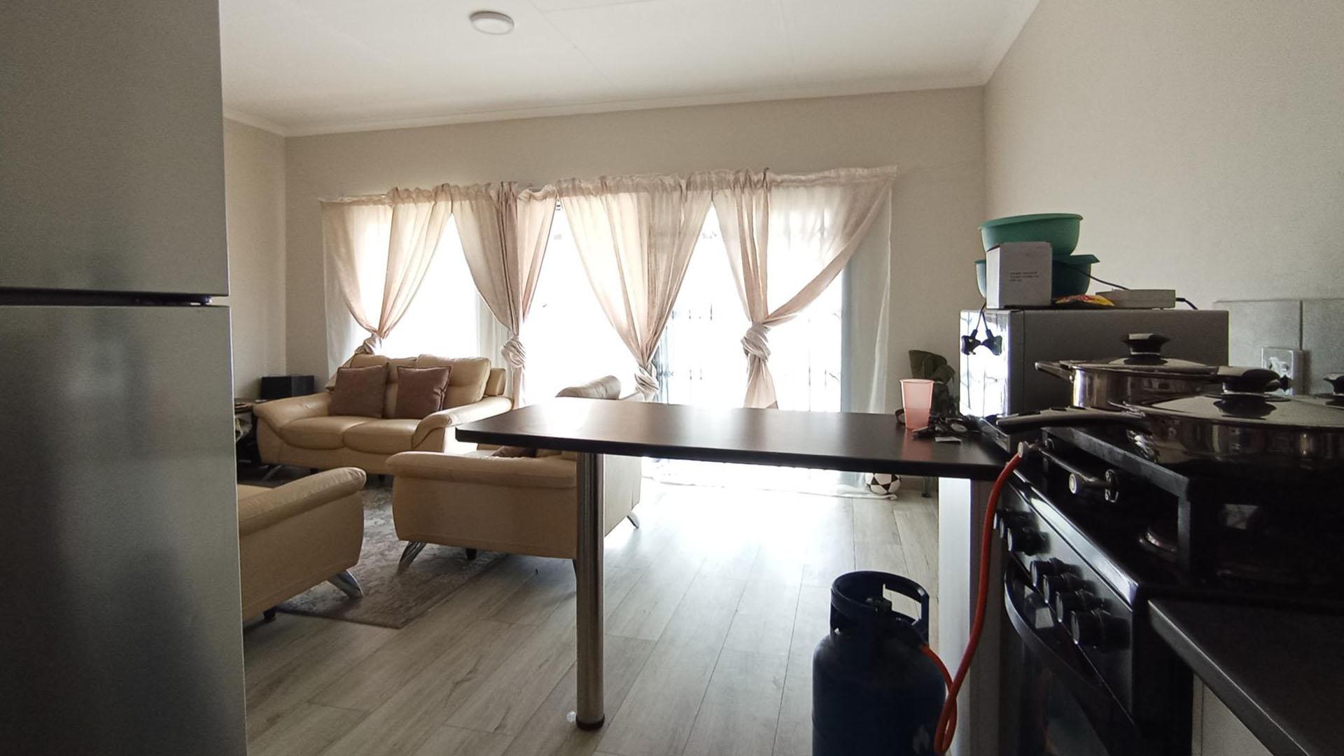 Kitchen - 6 square meters of property in Eldorette