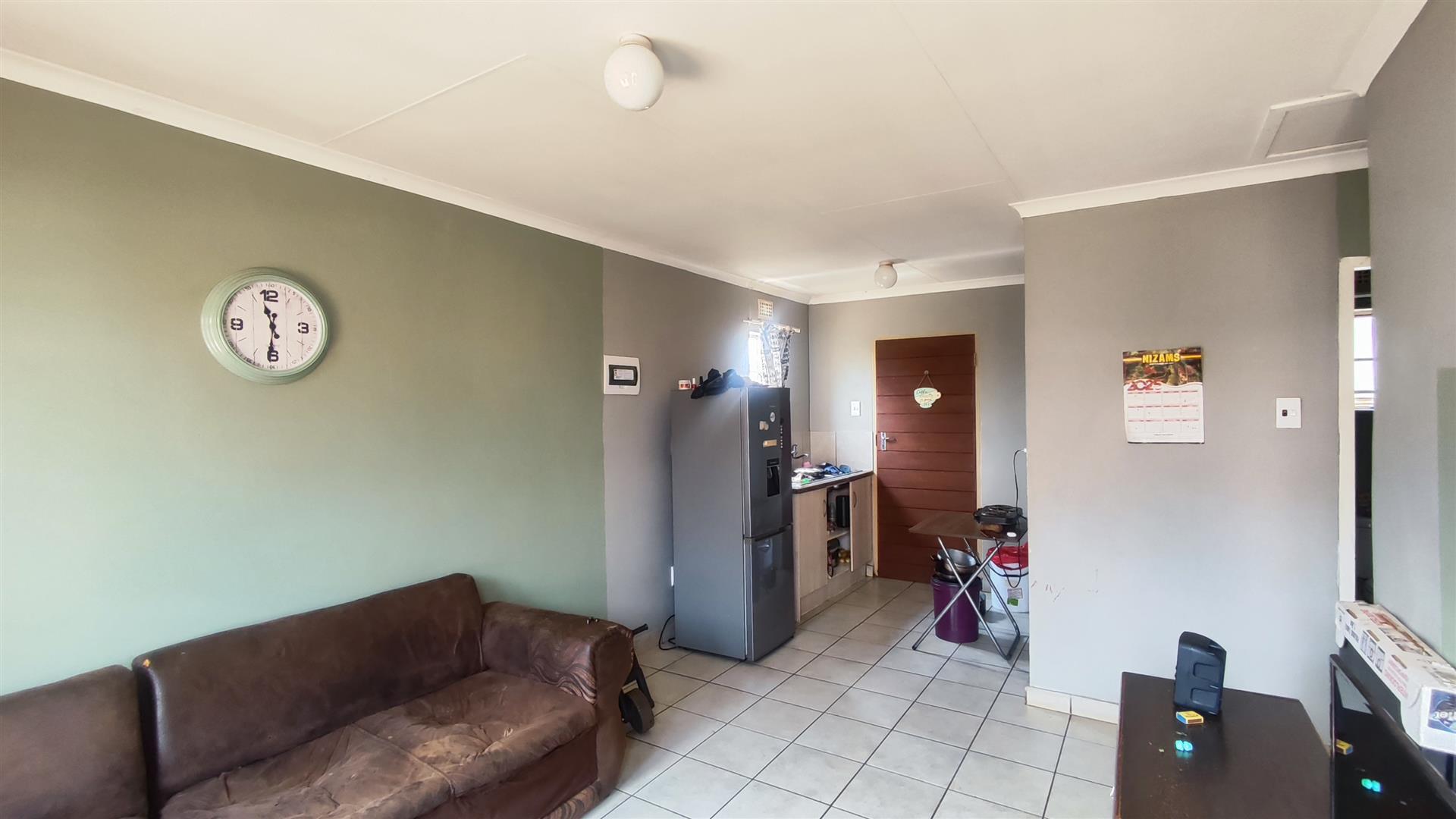 Lounges - 14 square meters of property in Sky City