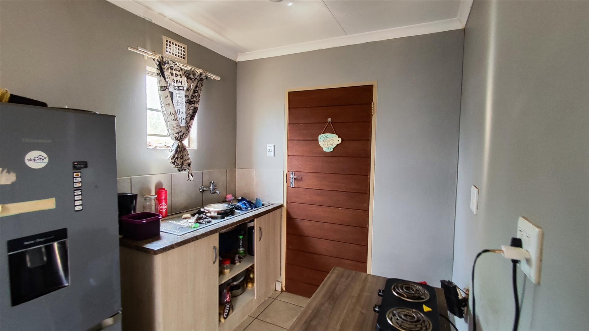 Kitchen - 5 square meters of property in Sky City