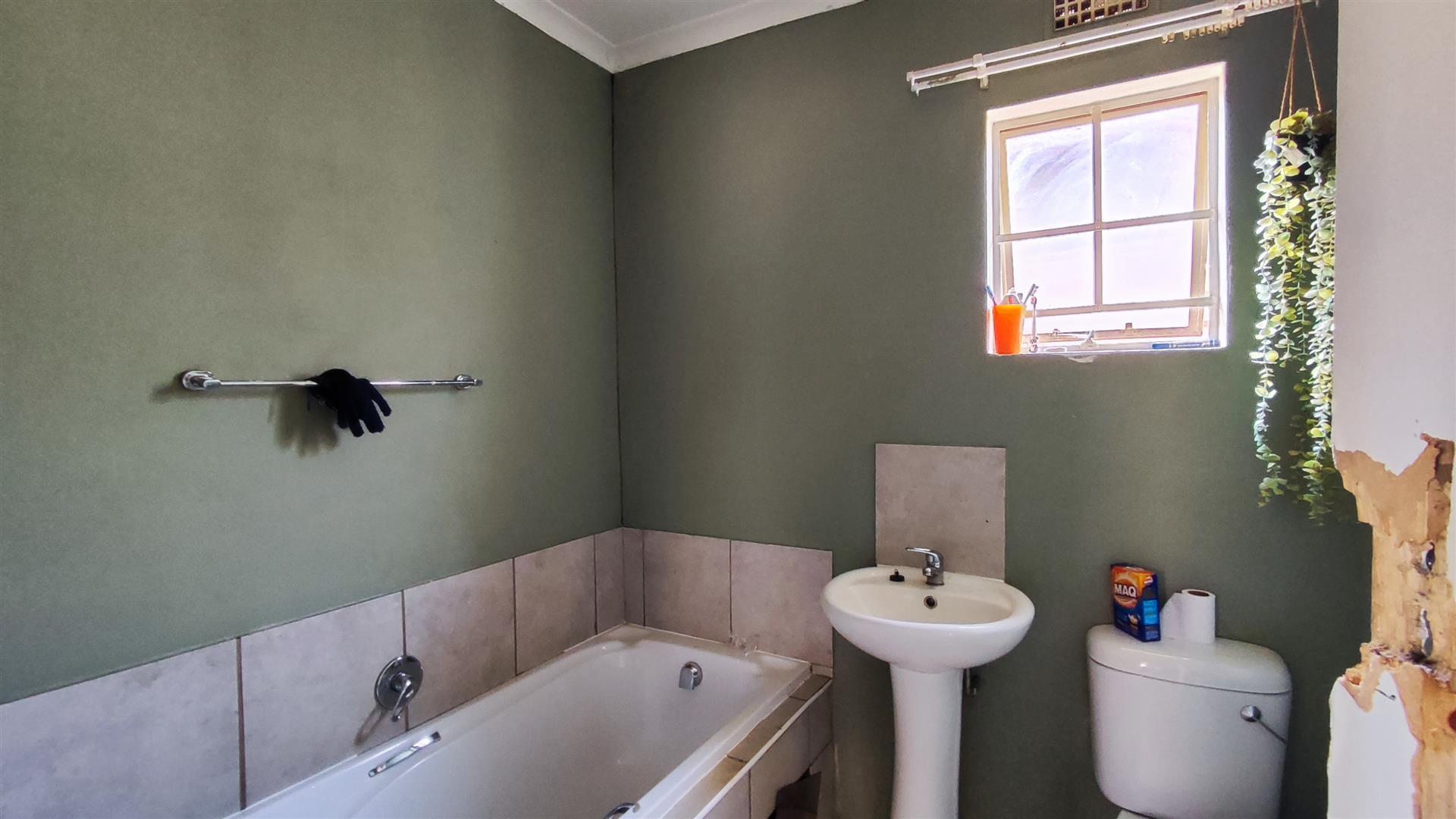 Bathroom 1 - 4 square meters of property in Sky City