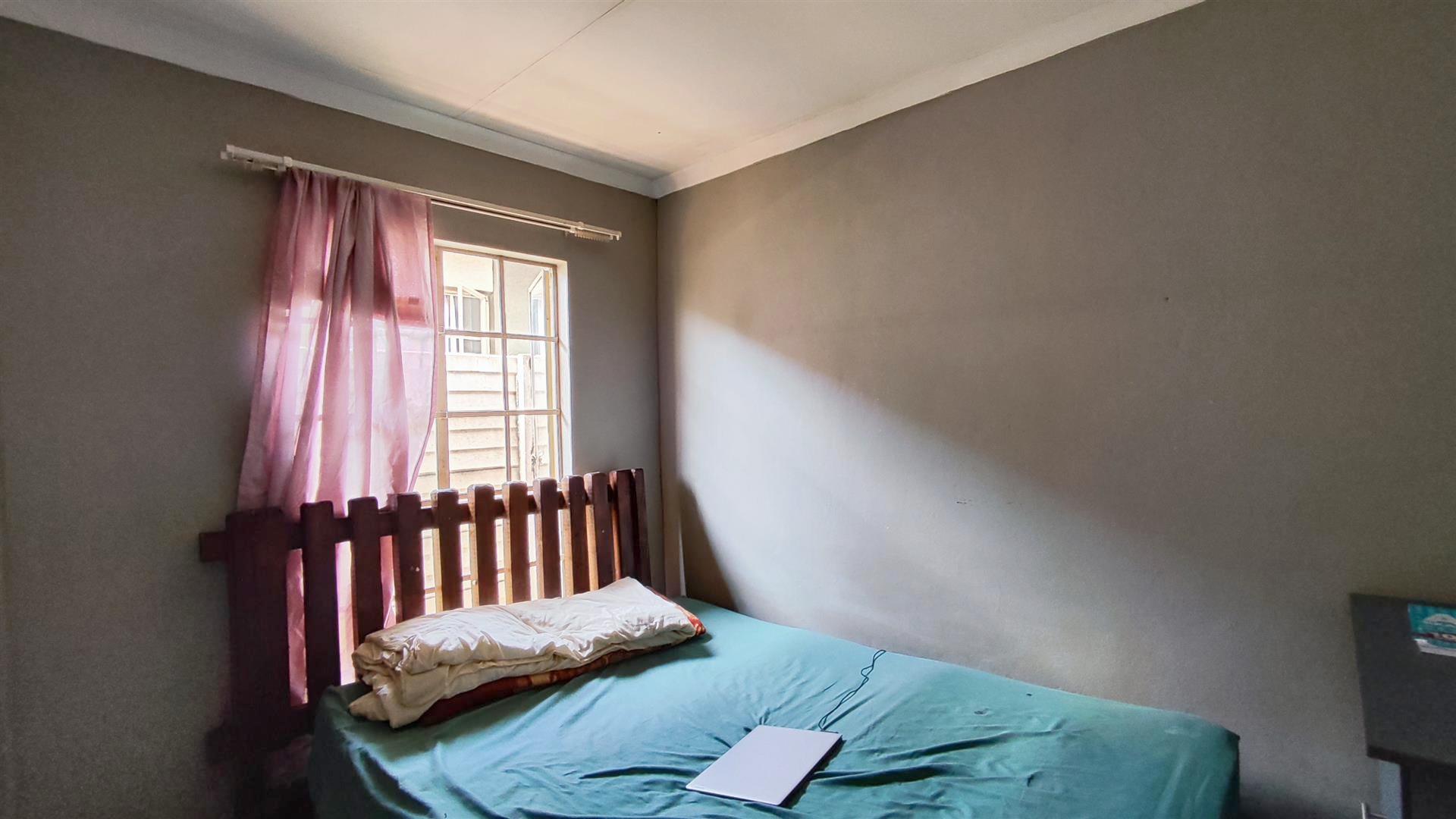 Bed Room 1 - 7 square meters of property in Sky City