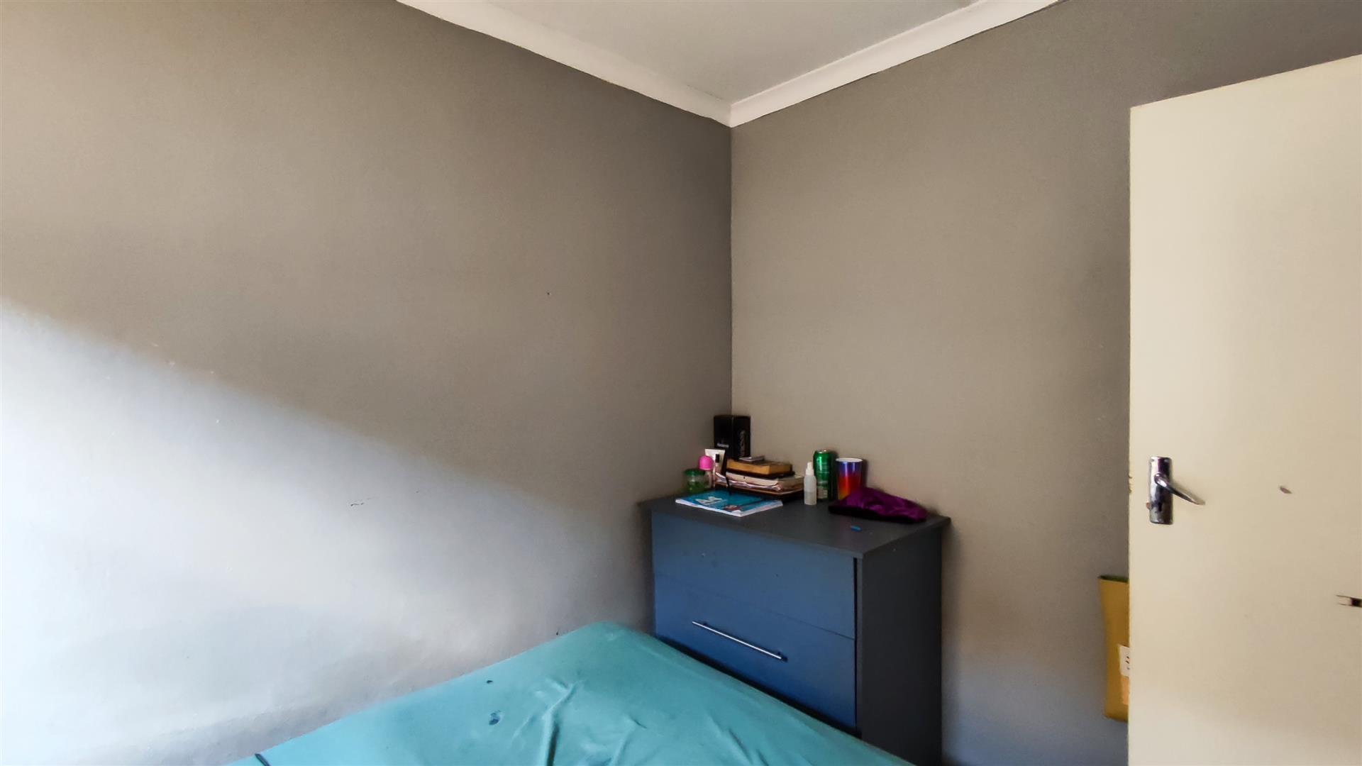 Bed Room 1 - 7 square meters of property in Sky City