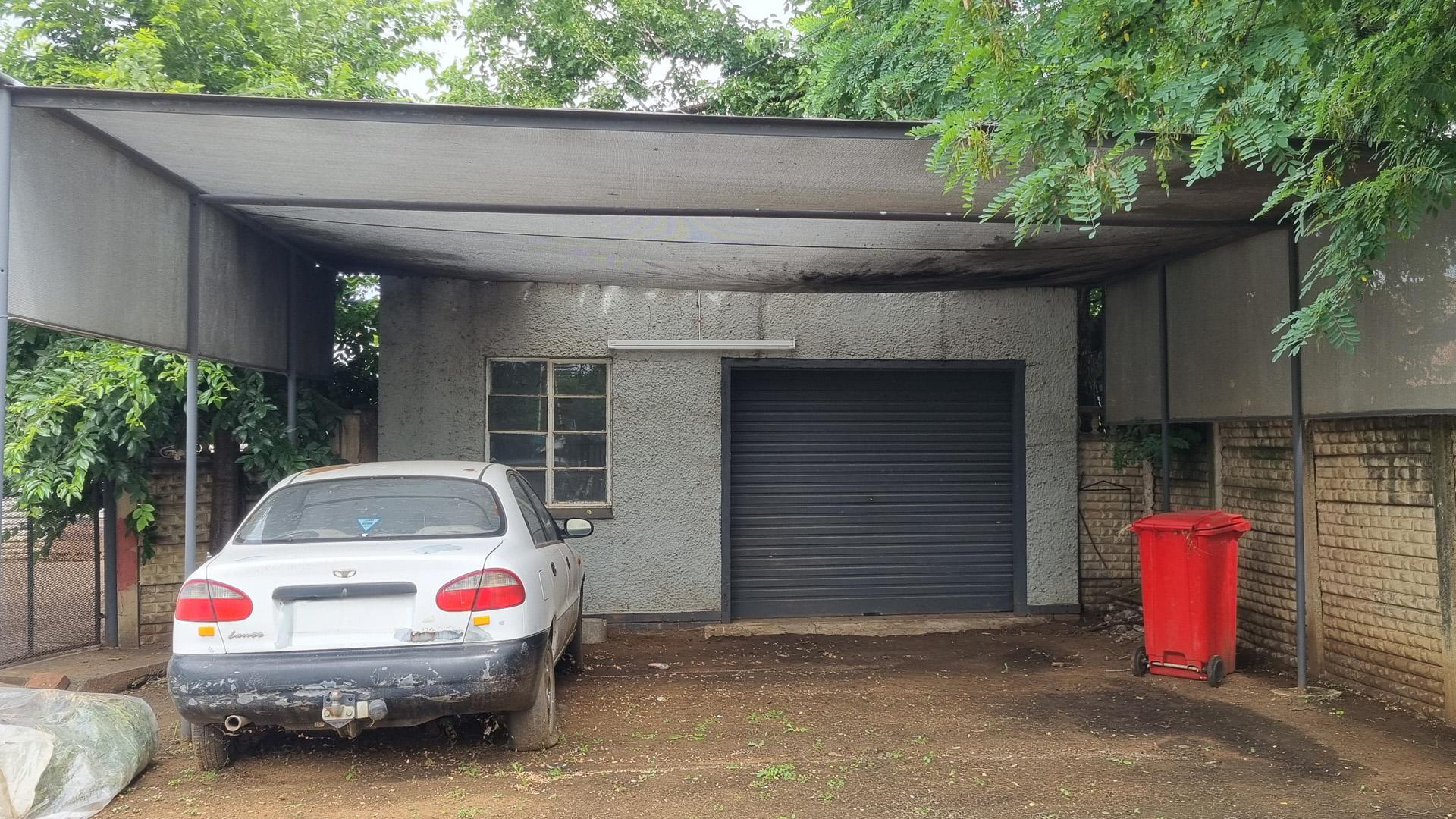 Garage of property in Noordhoek (Bloemfontein)
