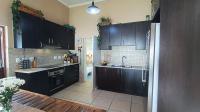 Kitchen - 11 square meters of property in Kraaifontein